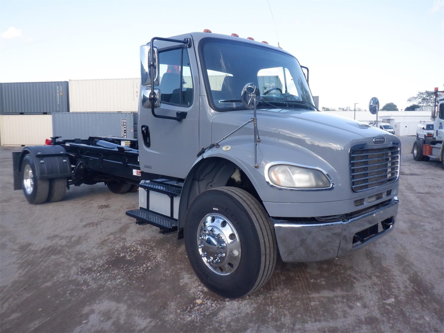 2009 FREIGHTLINER BUSINESS CLASS M2 106 - Cassone Truck