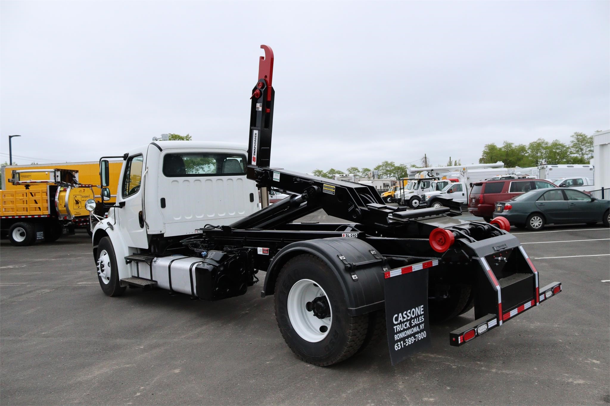 2014 FREIGHTLINER BUSINESS CLASS M2 106 - image 3 of 6