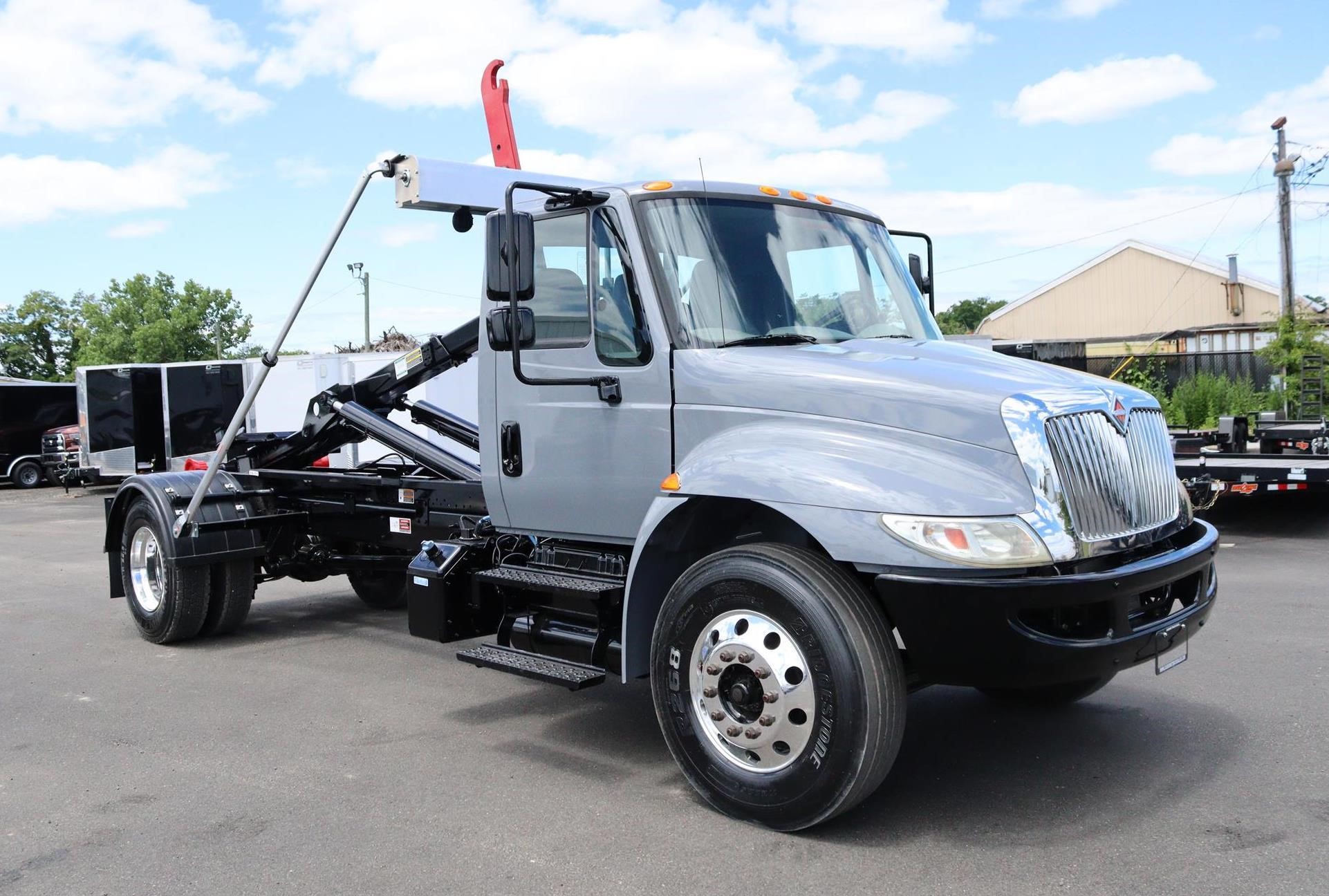 2018 INTERNATIONAL DURASTAR 4300 - image 5 of 6