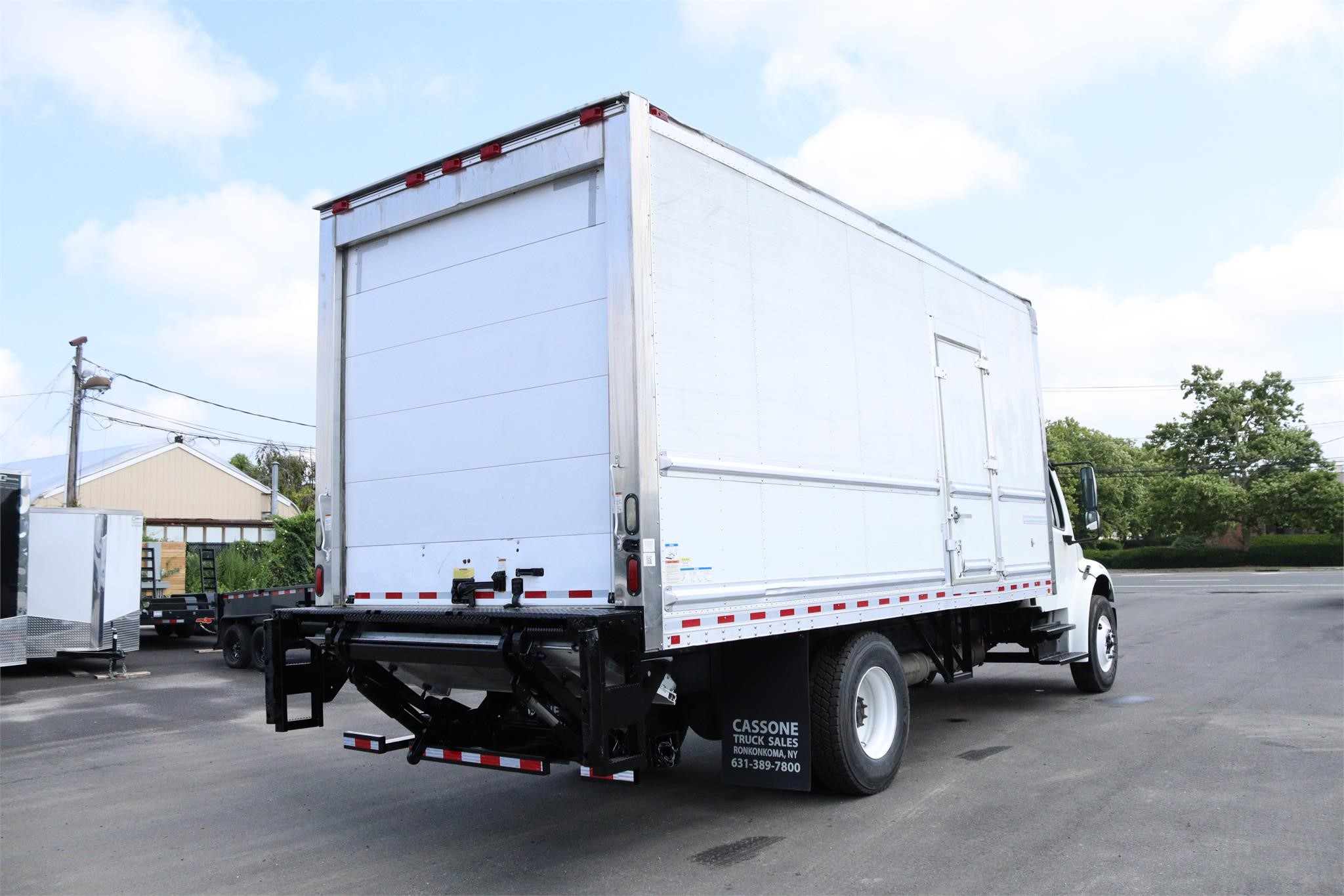 2017 FREIGHTLINER BUSINESS CLASS M2 106 - image 4 of 6