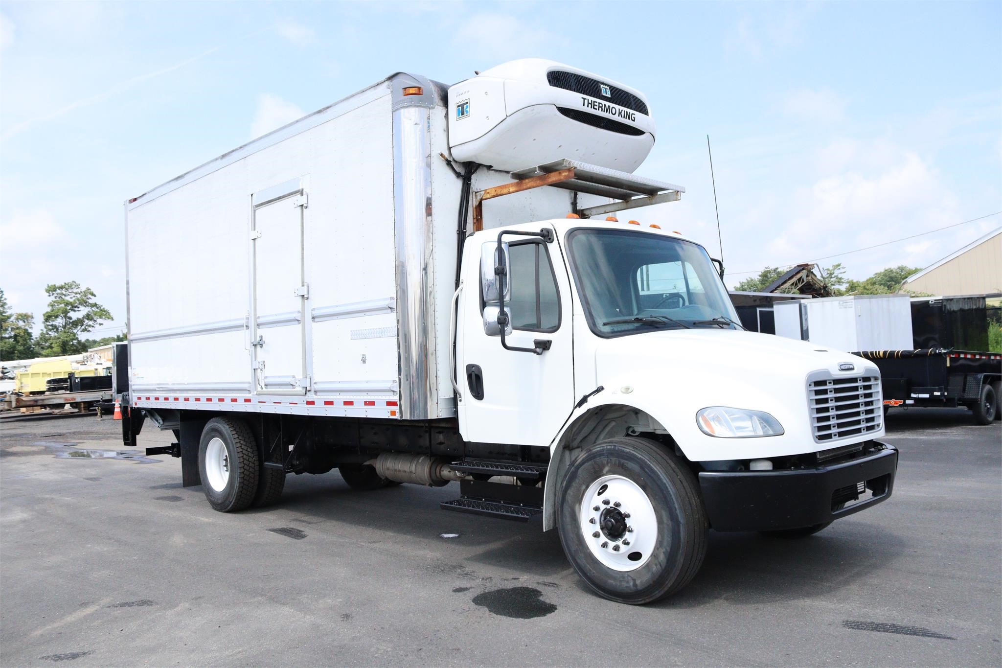 2017 FREIGHTLINER BUSINESS CLASS M2 106 - image 5 of 6