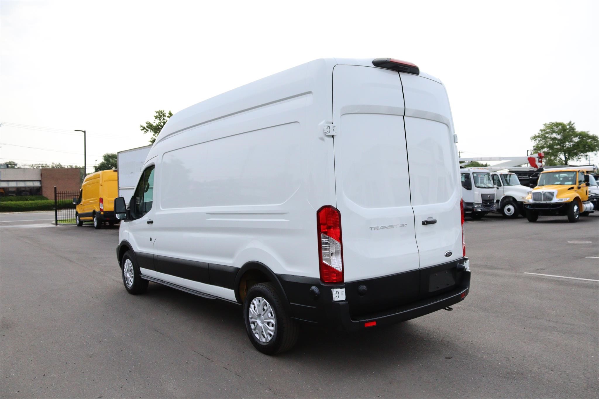 2020 FORD TRANSIT - image 3 of 6