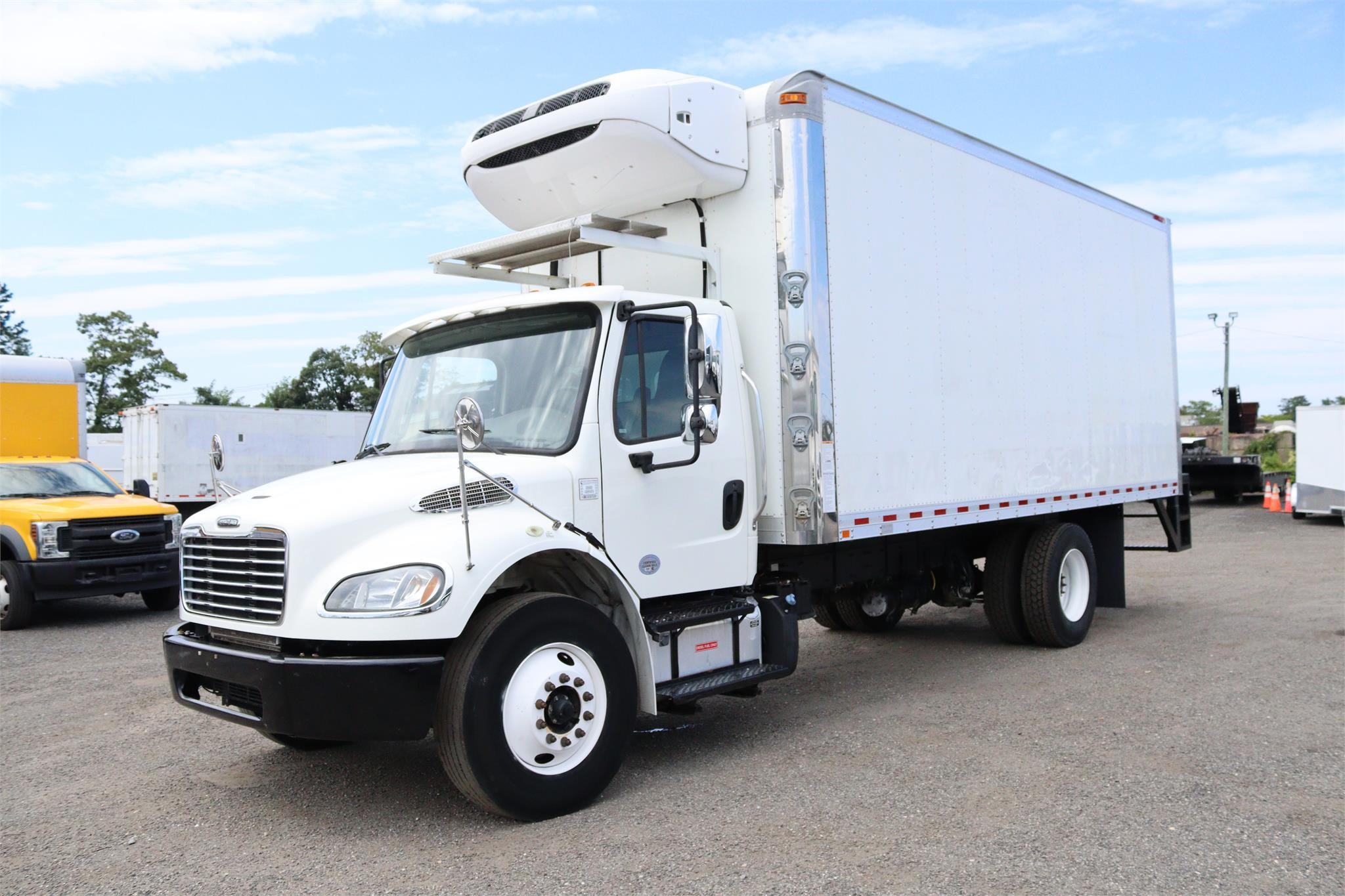 2019 FREIGHTLINER BUSINESS CLASS M2 106 - image 1 of 6