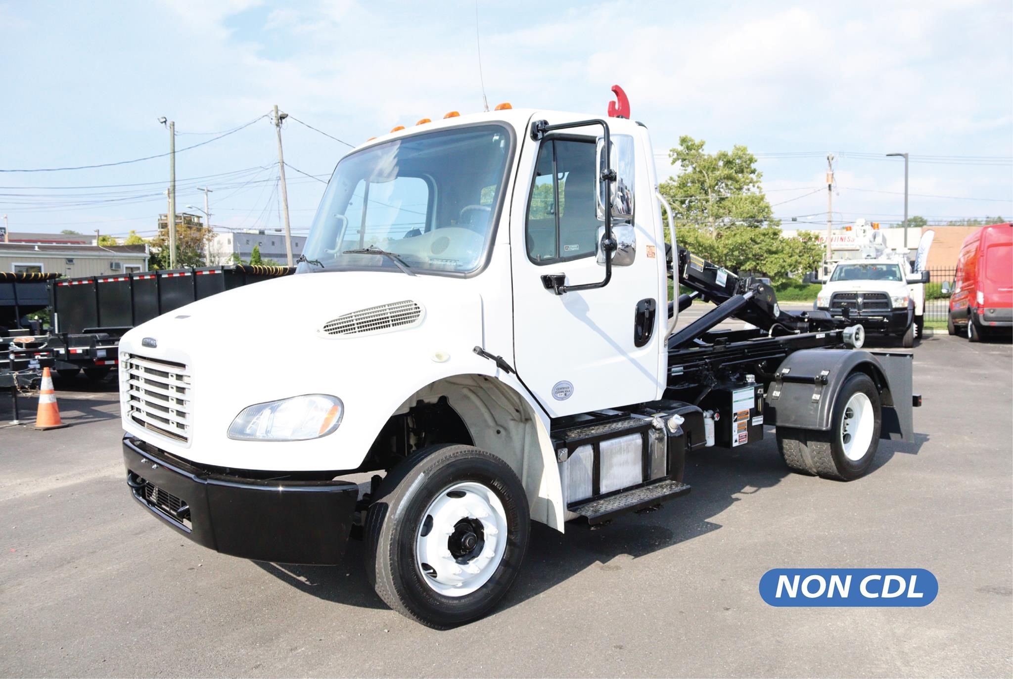 2015 FREIGHTLINER BUSINESS CLASS M2 106 - image 1 of 6