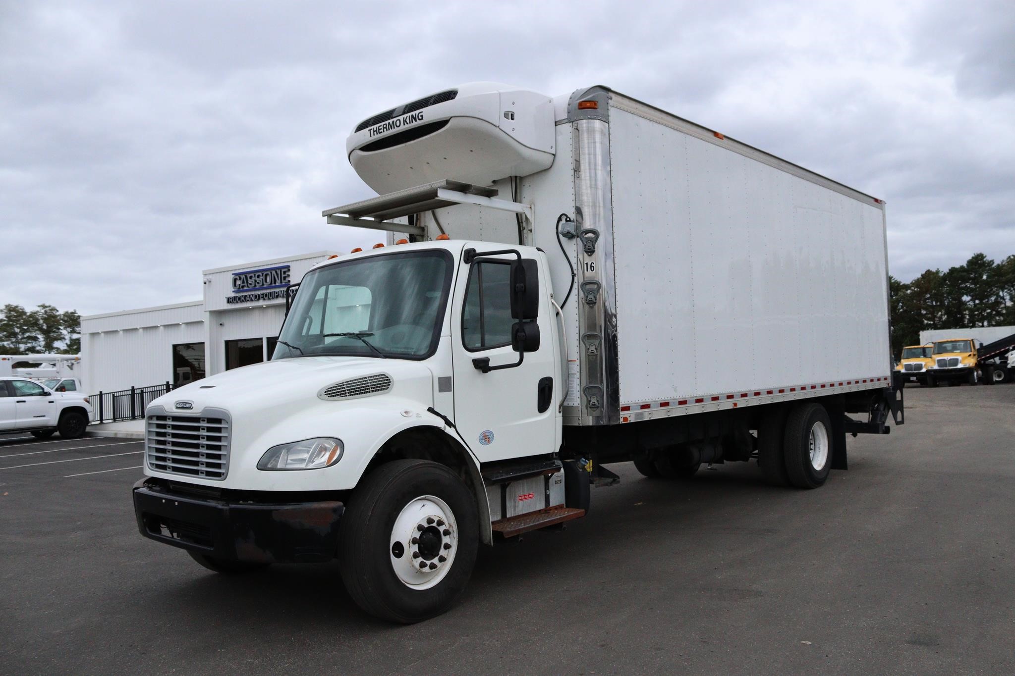 2017 FREIGHTLINER BUSINESS CLASS M2 106 - image 1 of 6