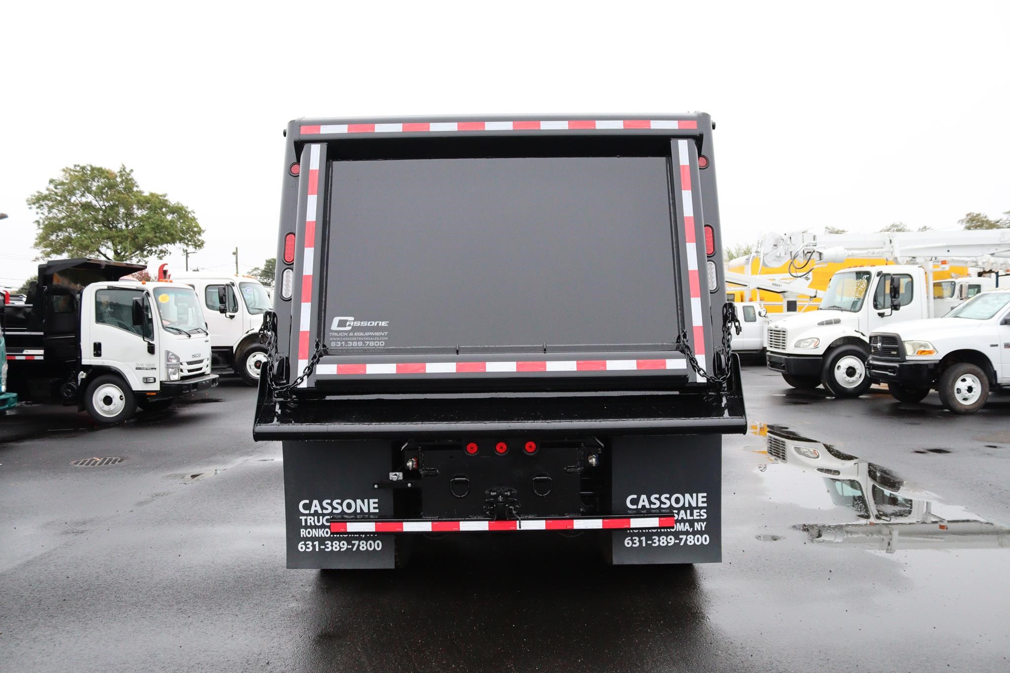 2011 FREIGHTLINER BUSINESS CLASS M2 106 - image 3 of 6