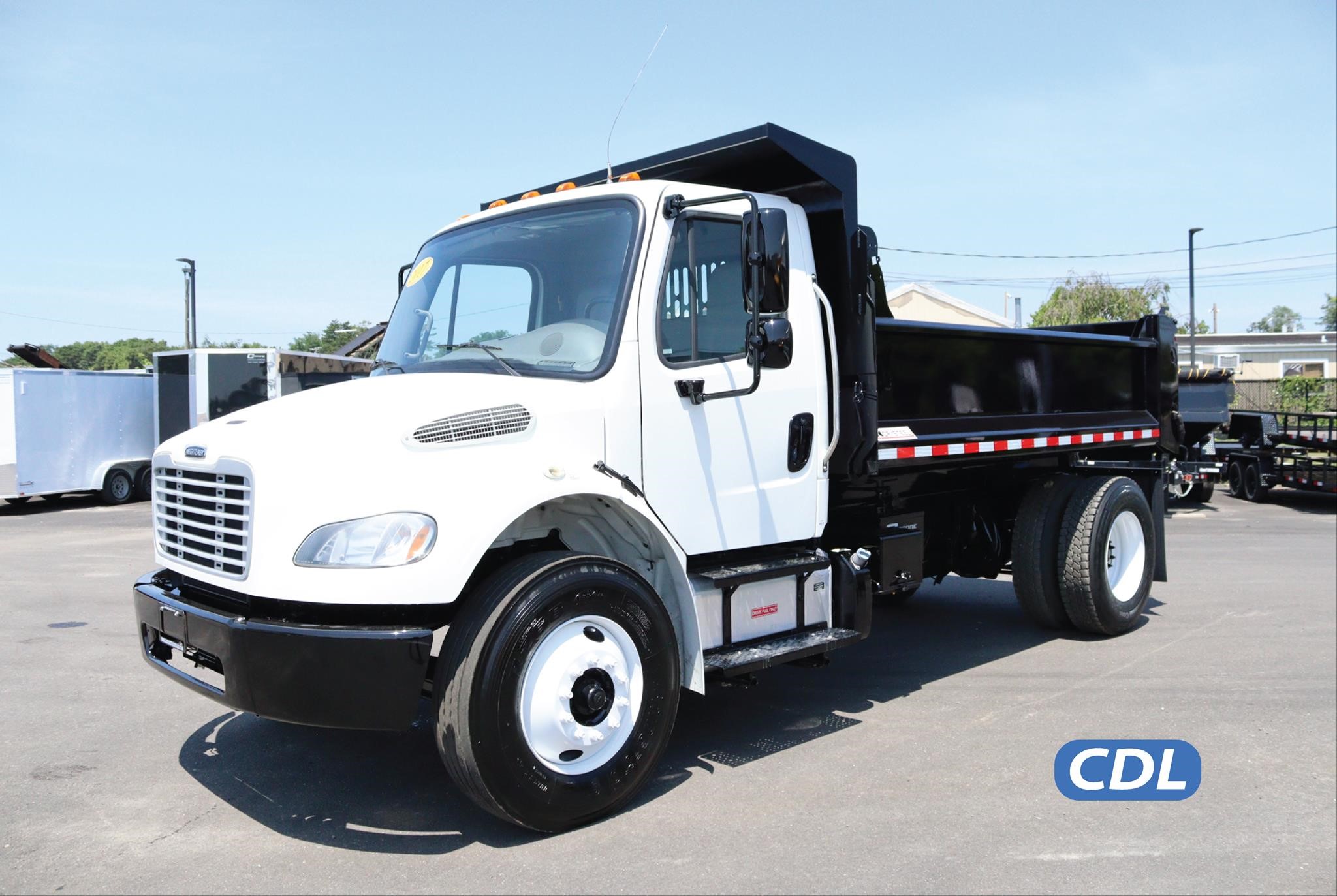 2017 FREIGHTLINER BUSINESS CLASS M2 106 - image 1 of 6