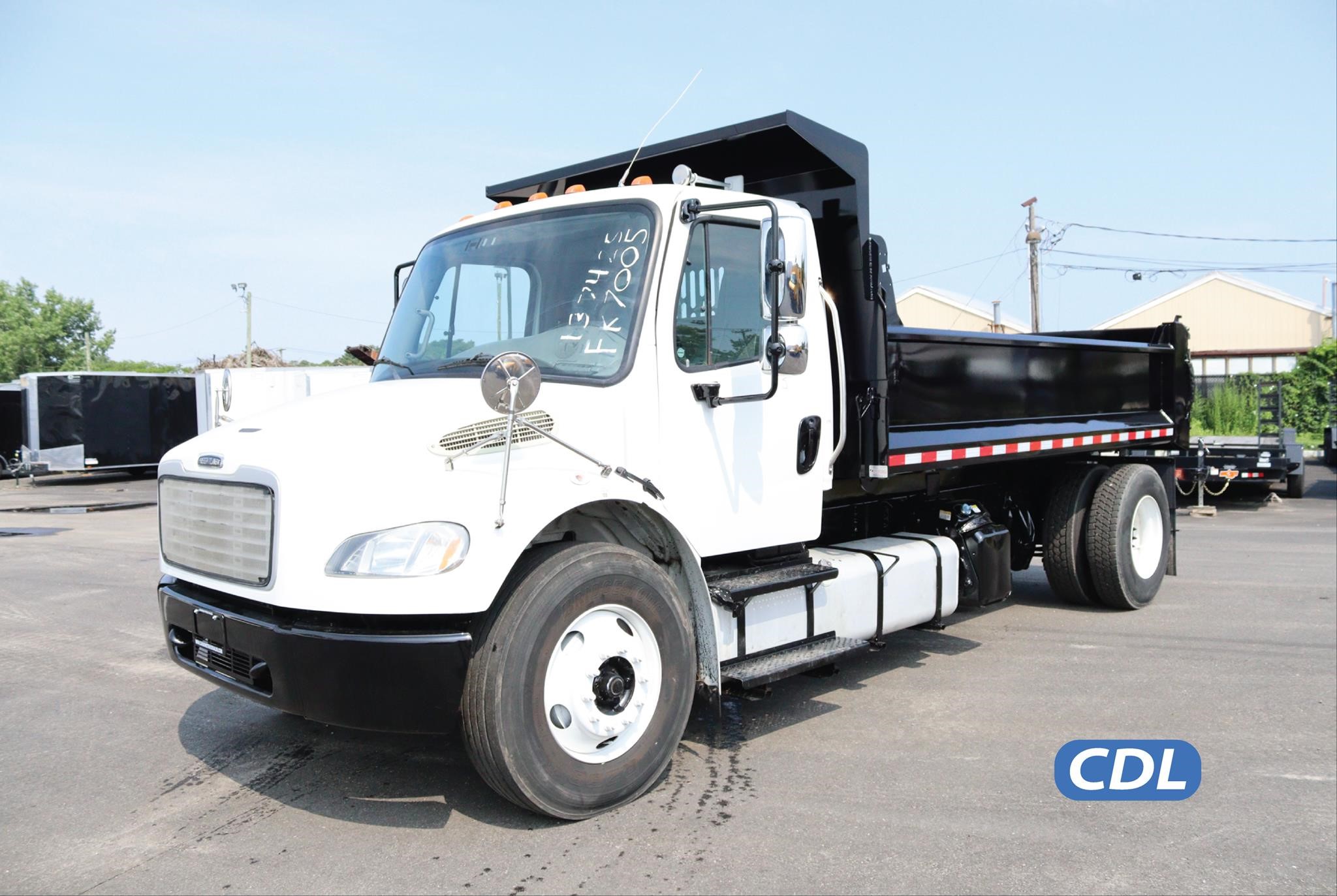 2014 FREIGHTLINER BUSINESS CLASS M2 106 - image 1 of 6