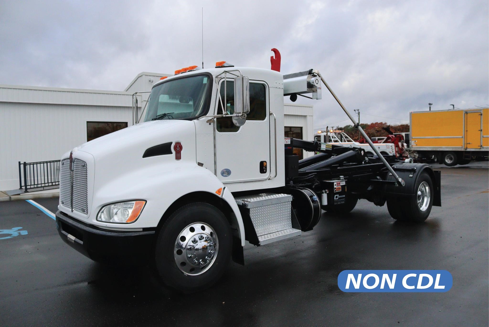 2019 KENWORTH T270 - image 1 of 6