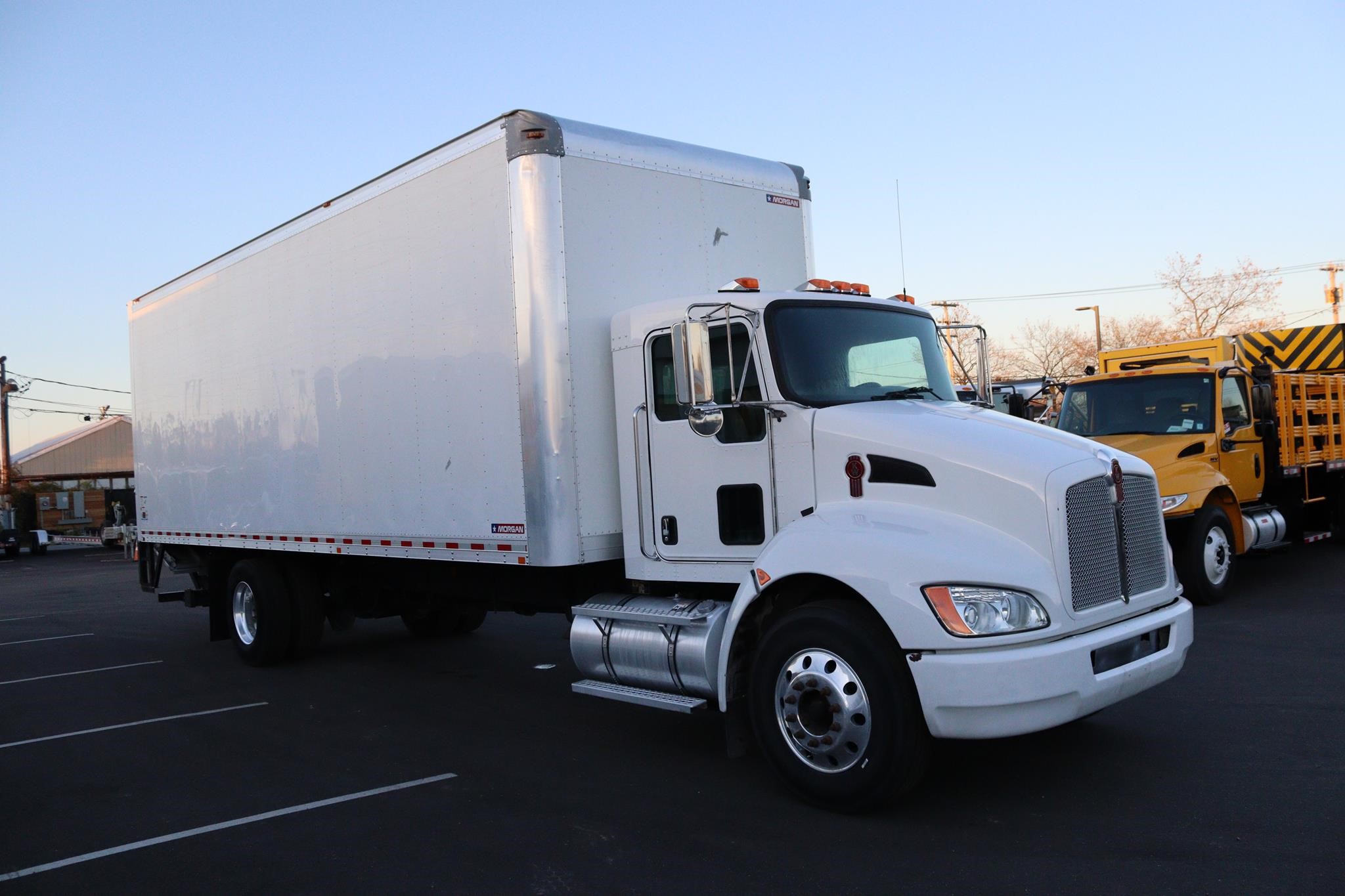 2020 KENWORTH T270 - image 5 of 6