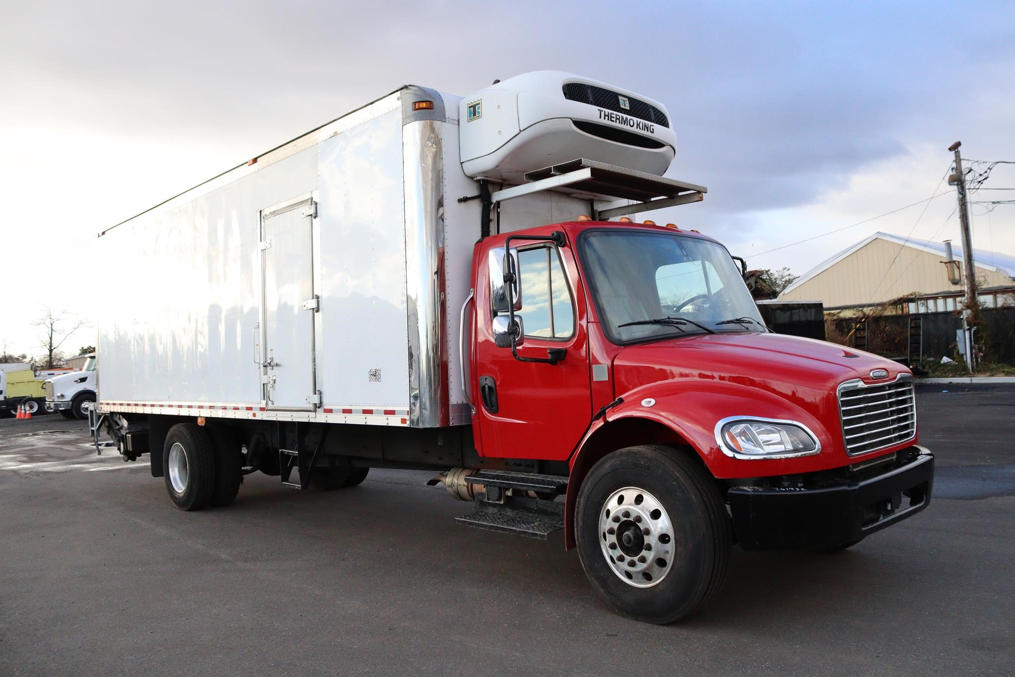 2019 FREIGHTLINER BUSINESS CLASS M2 106 - image 5 of 6