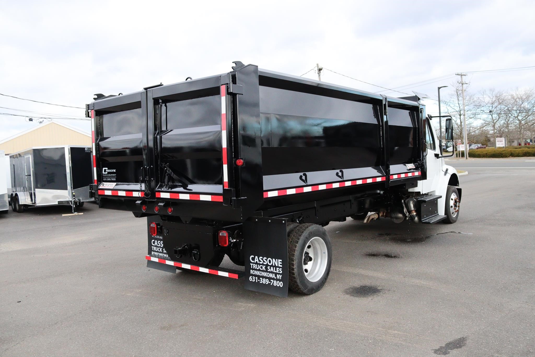 2017 FREIGHTLINER BUSINESS CLASS M2 106 - image 4 of 6