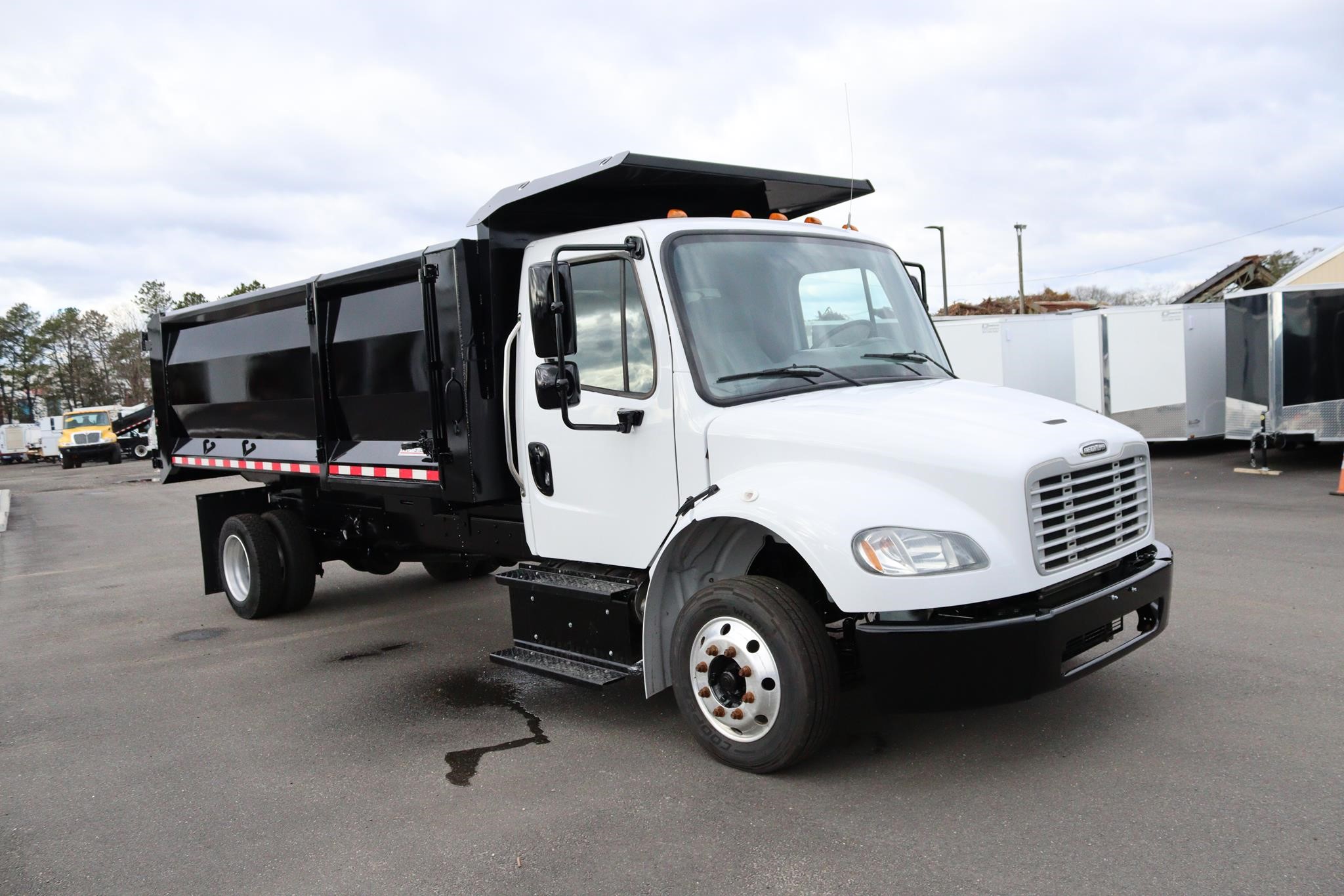 2017 FREIGHTLINER BUSINESS CLASS M2 106 - image 5 of 6