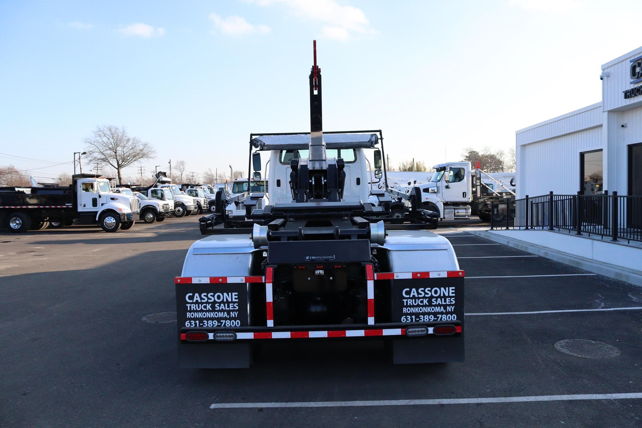 2017 FREIGHTLINER 114SD - image 3 of 6