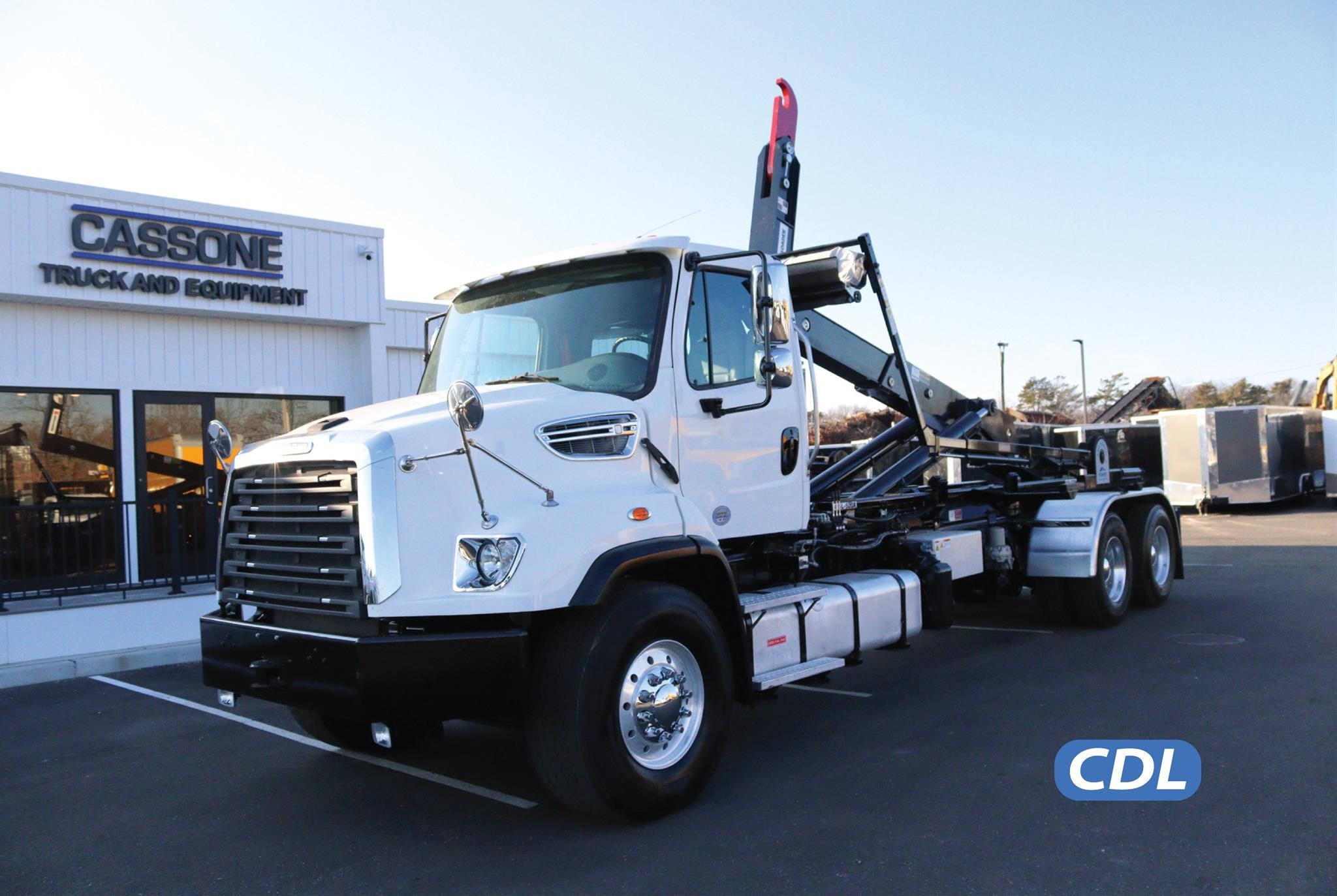 2017 FREIGHTLINER 114SD - image 1 of 6