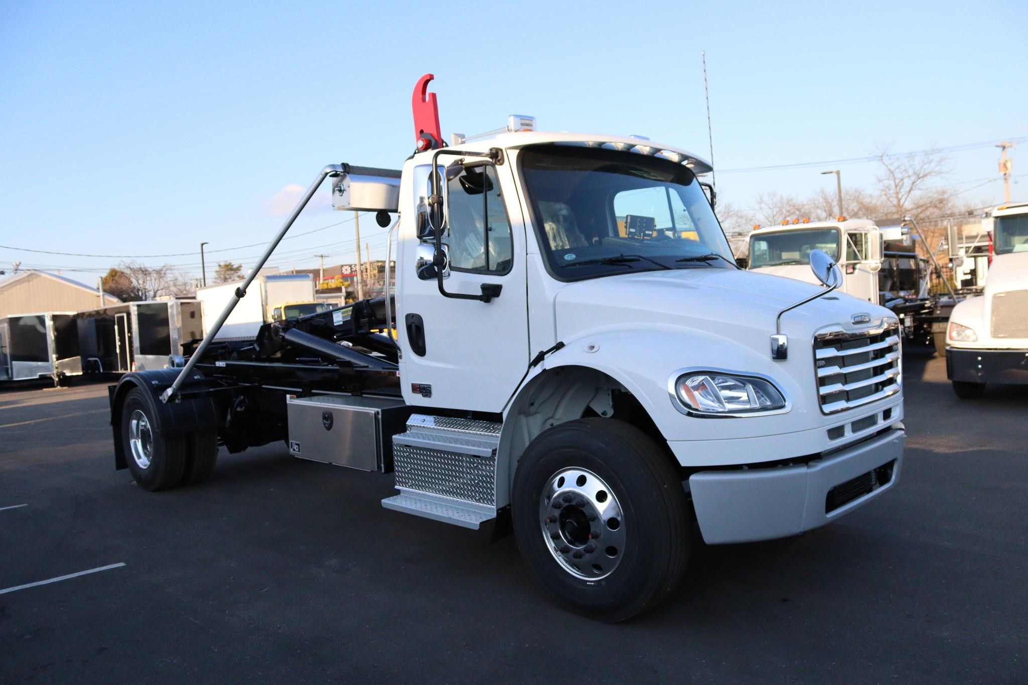 2025 FREIGHTLINER BUSINESS CLASS M2 106 PLUS - image 5 of 6