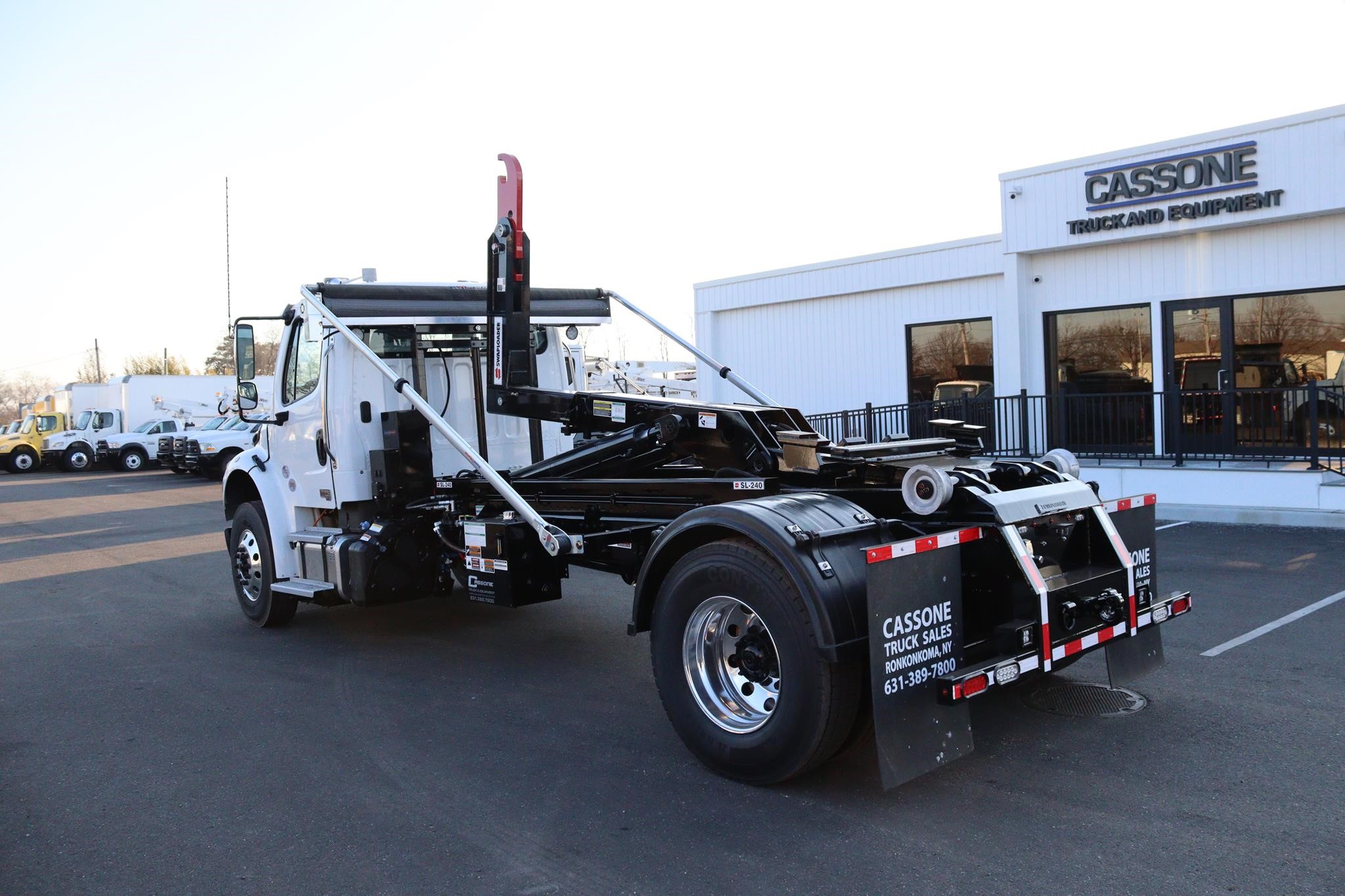 2025 FREIGHTLINER BUSINESS CLASS M2 106 PLUS - image 2 of 6