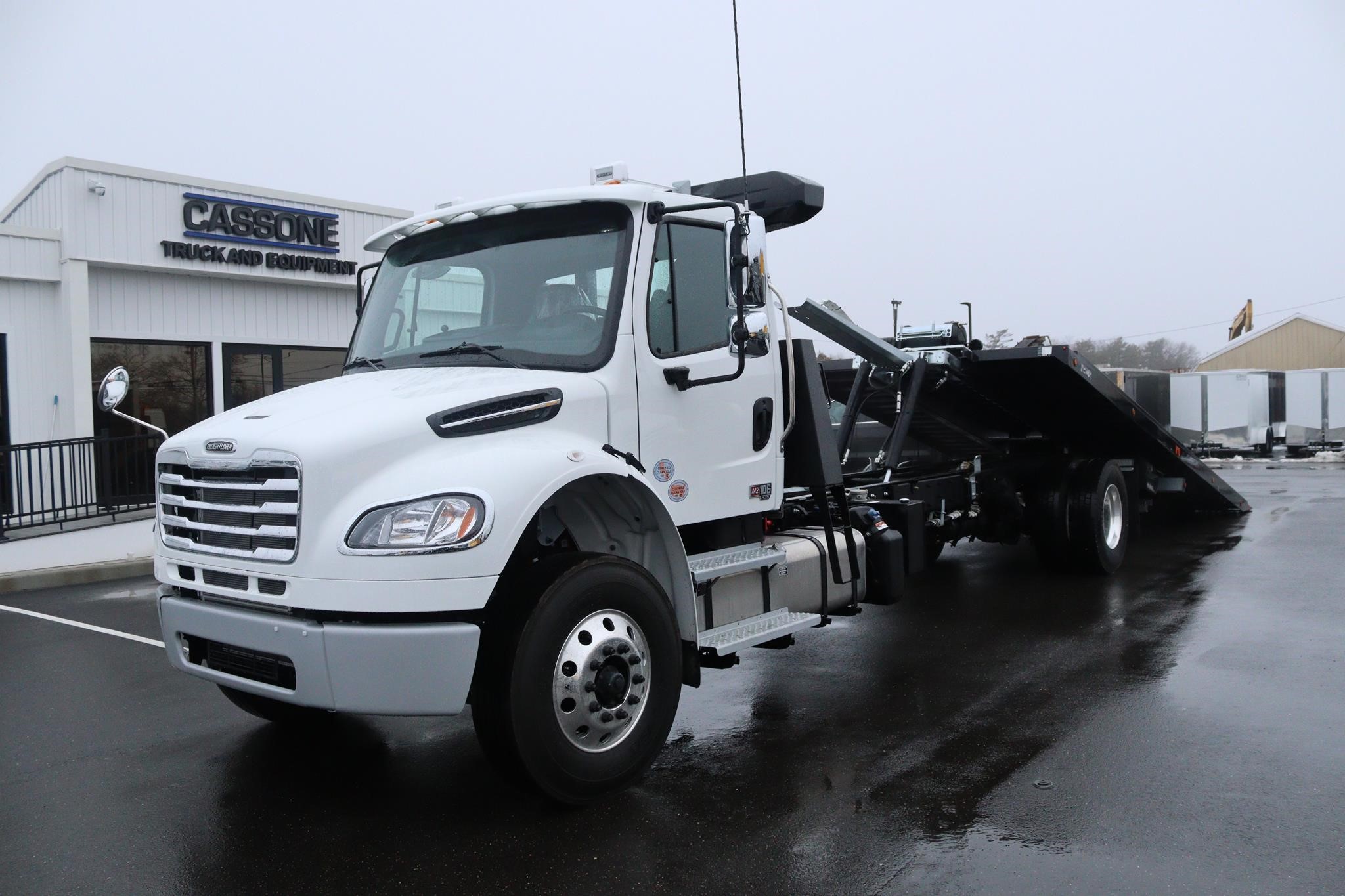 2025 FREIGHTLINER BUSINESS CLASS M2 106 PLUS - image 2 of 6