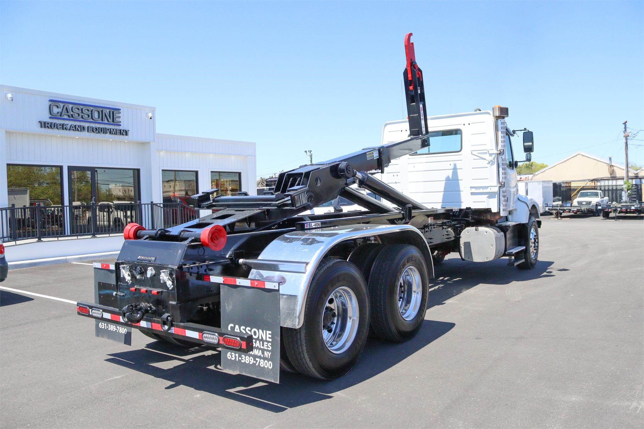 2013 VOLVO VHD42B200 - image 5 of 6