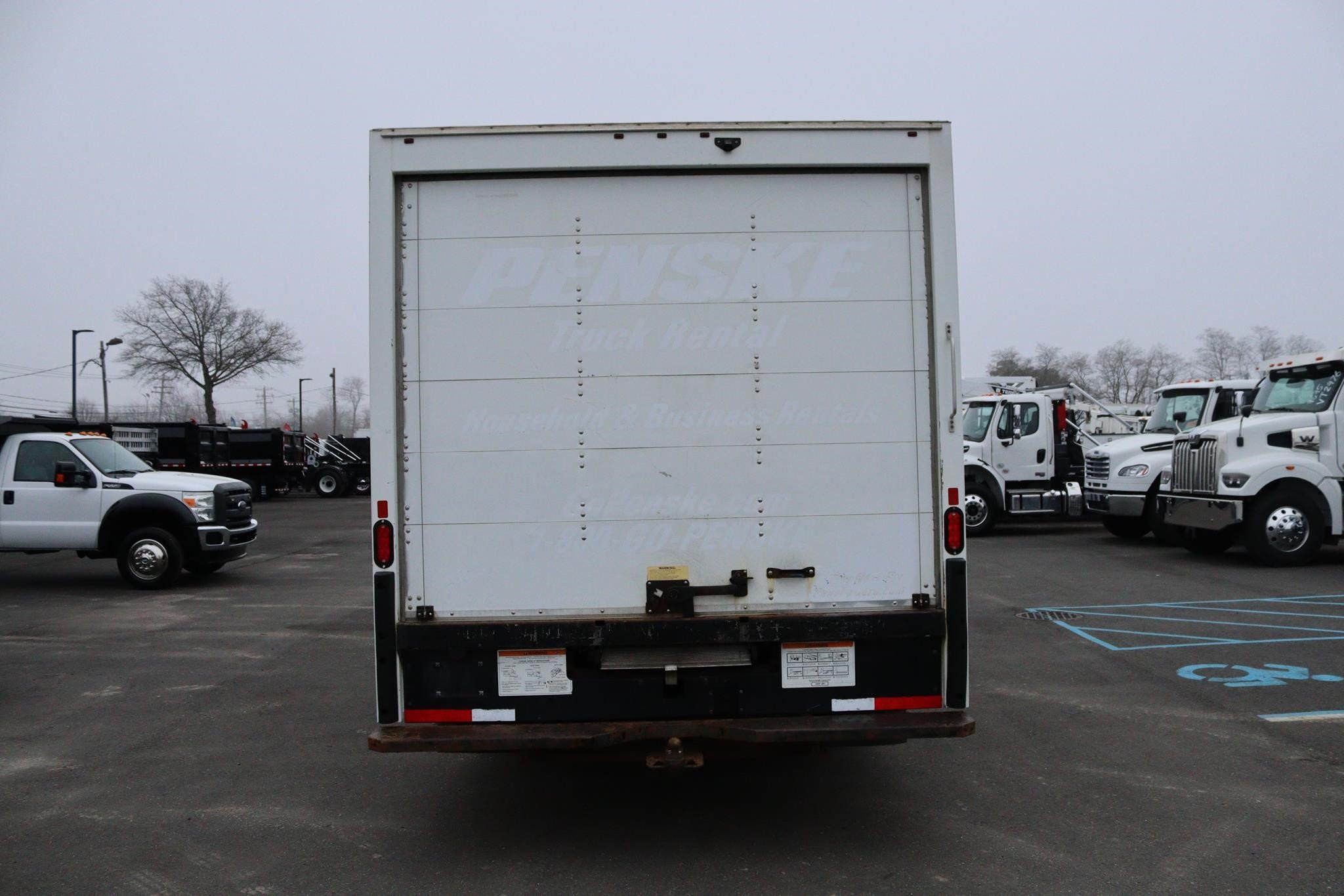 2020 GMC 3500 - image 3 of 6