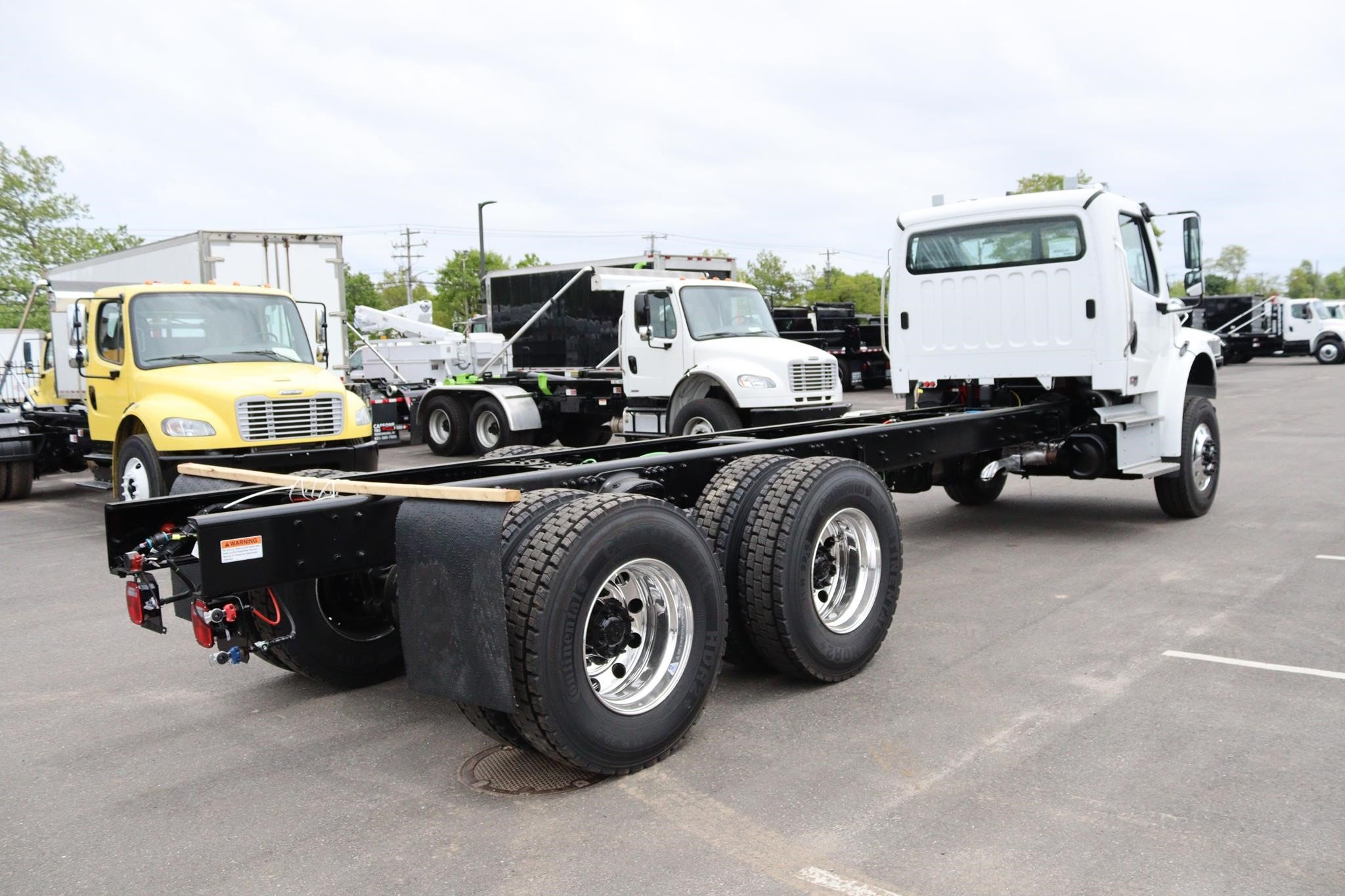 2026 FREIGHTLINER BUSINESS CLASS M2 106 PLUS - image 3 of 6