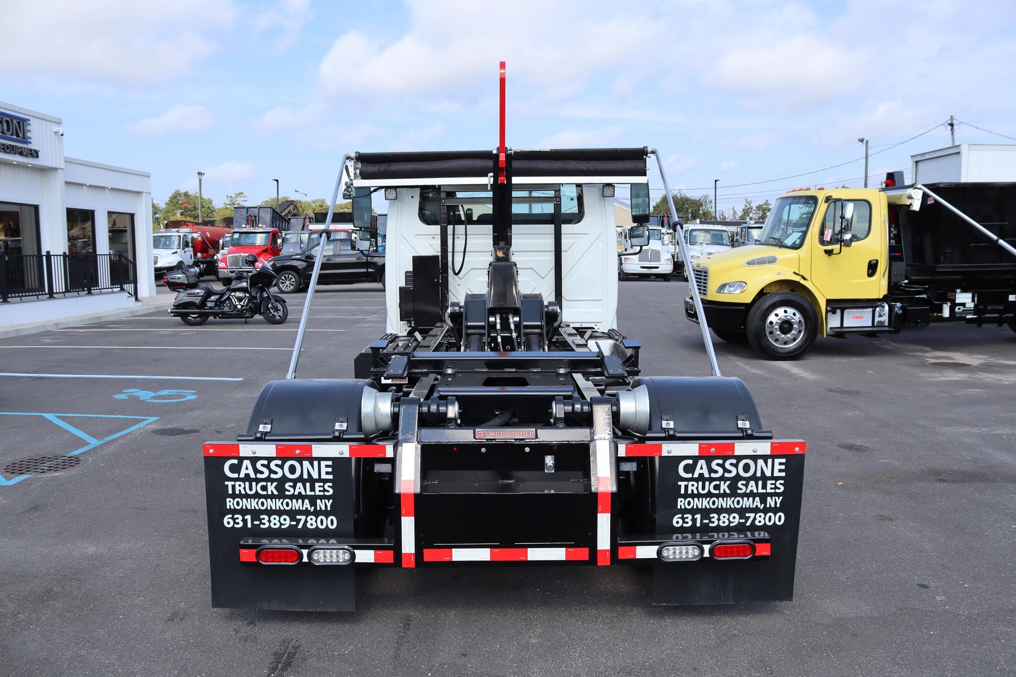 2018 INTERNATIONAL DURASTAR 4300 - image 3 of 6