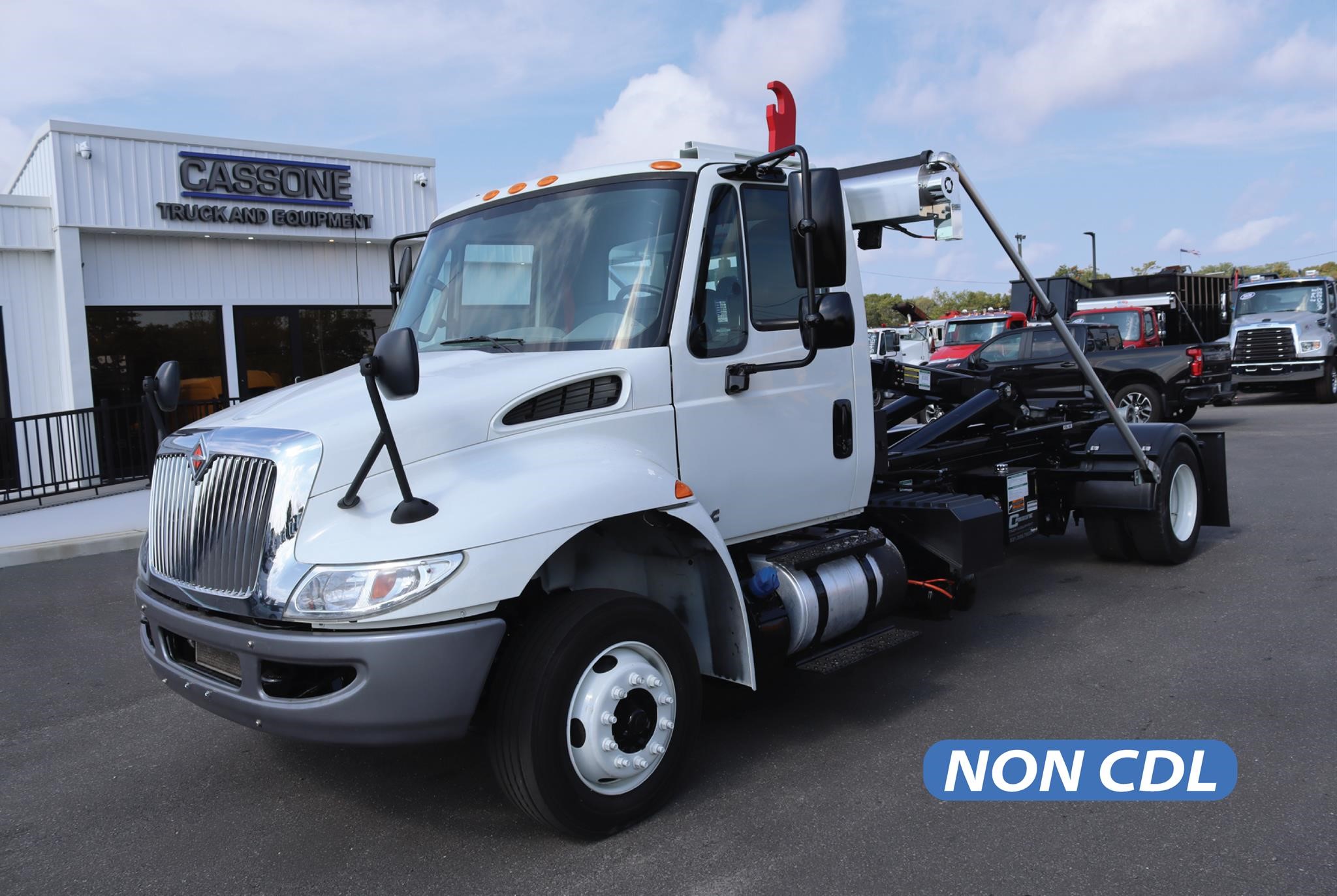 2018 INTERNATIONAL DURASTAR 4300 - image 1 of 6