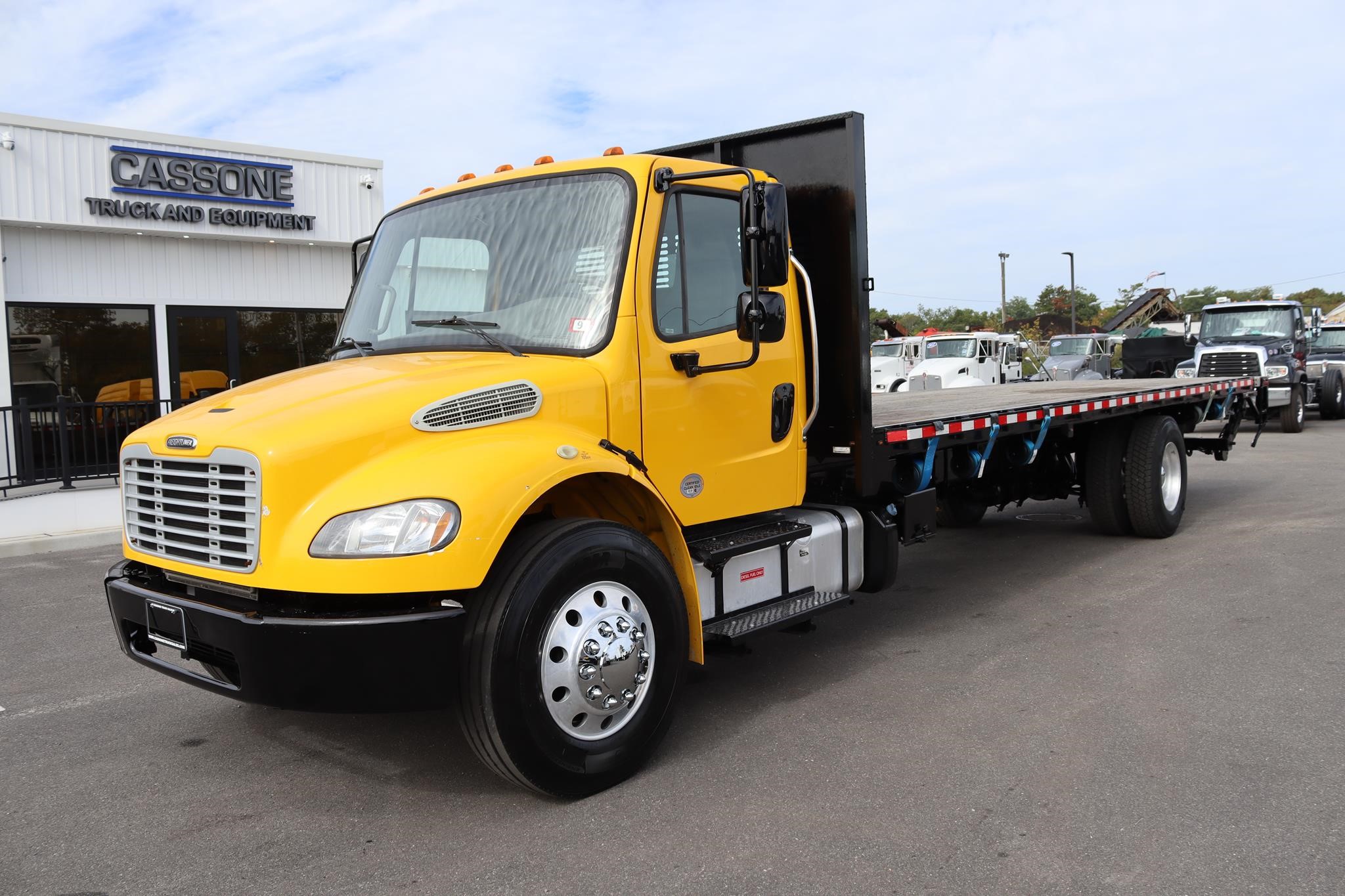 2019 FREIGHTLINER BUSINESS CLASS M2 106 - image 1 of 6