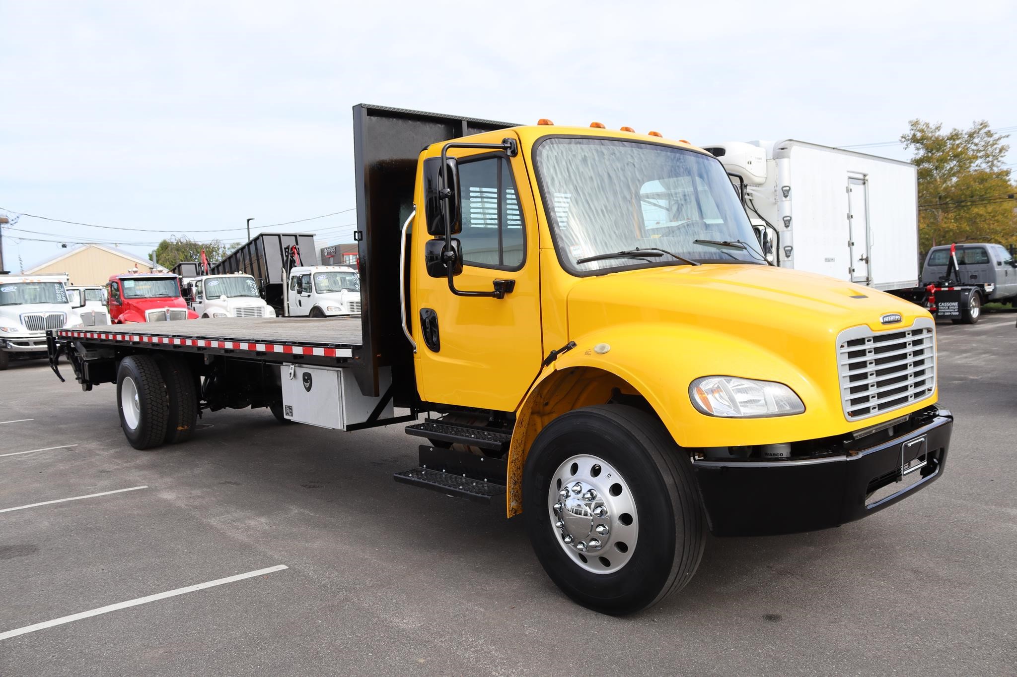 2019 FREIGHTLINER BUSINESS CLASS M2 106 - image 5 of 6