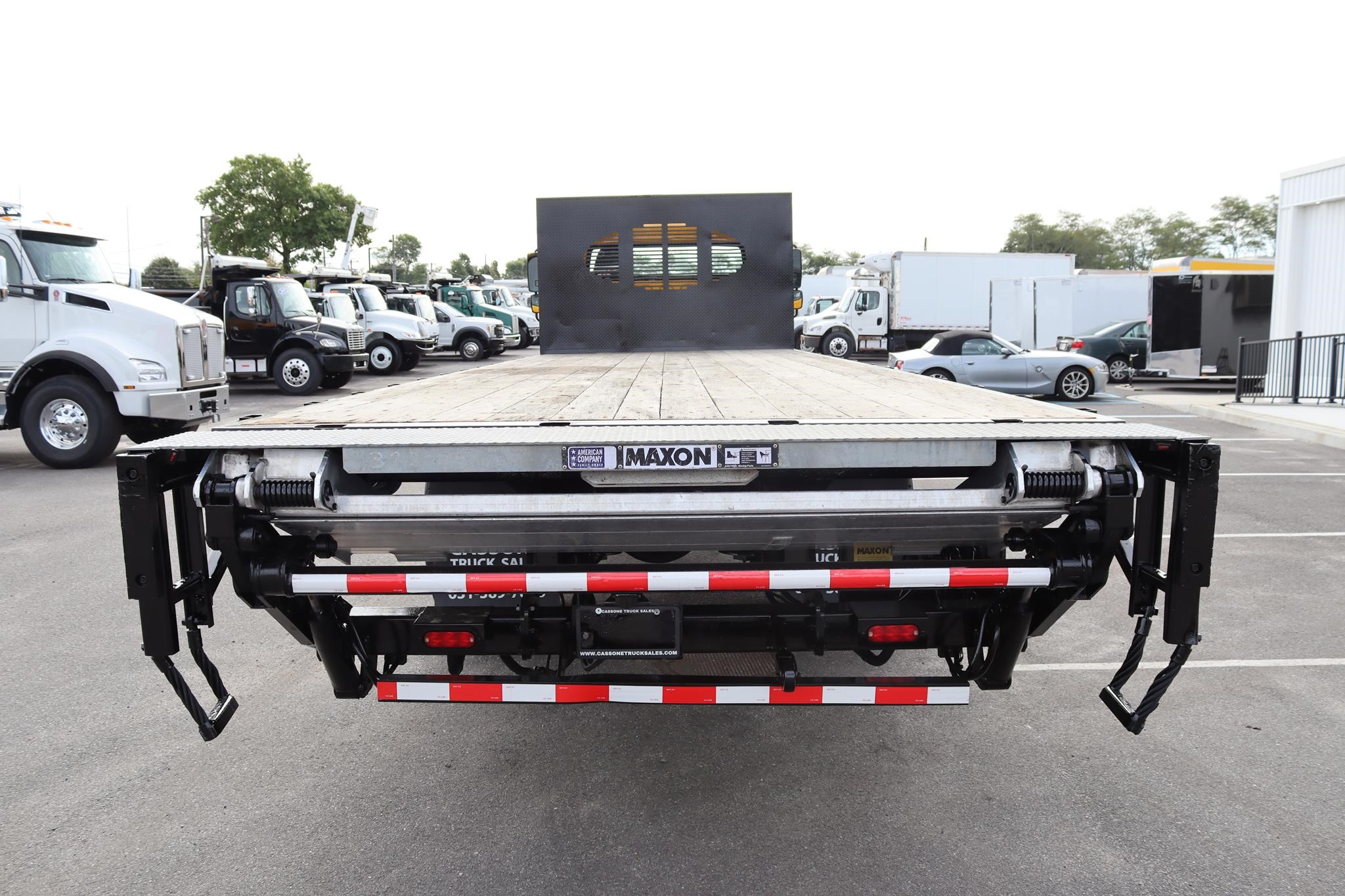 2019 FREIGHTLINER BUSINESS CLASS M2 106 - image 3 of 6
