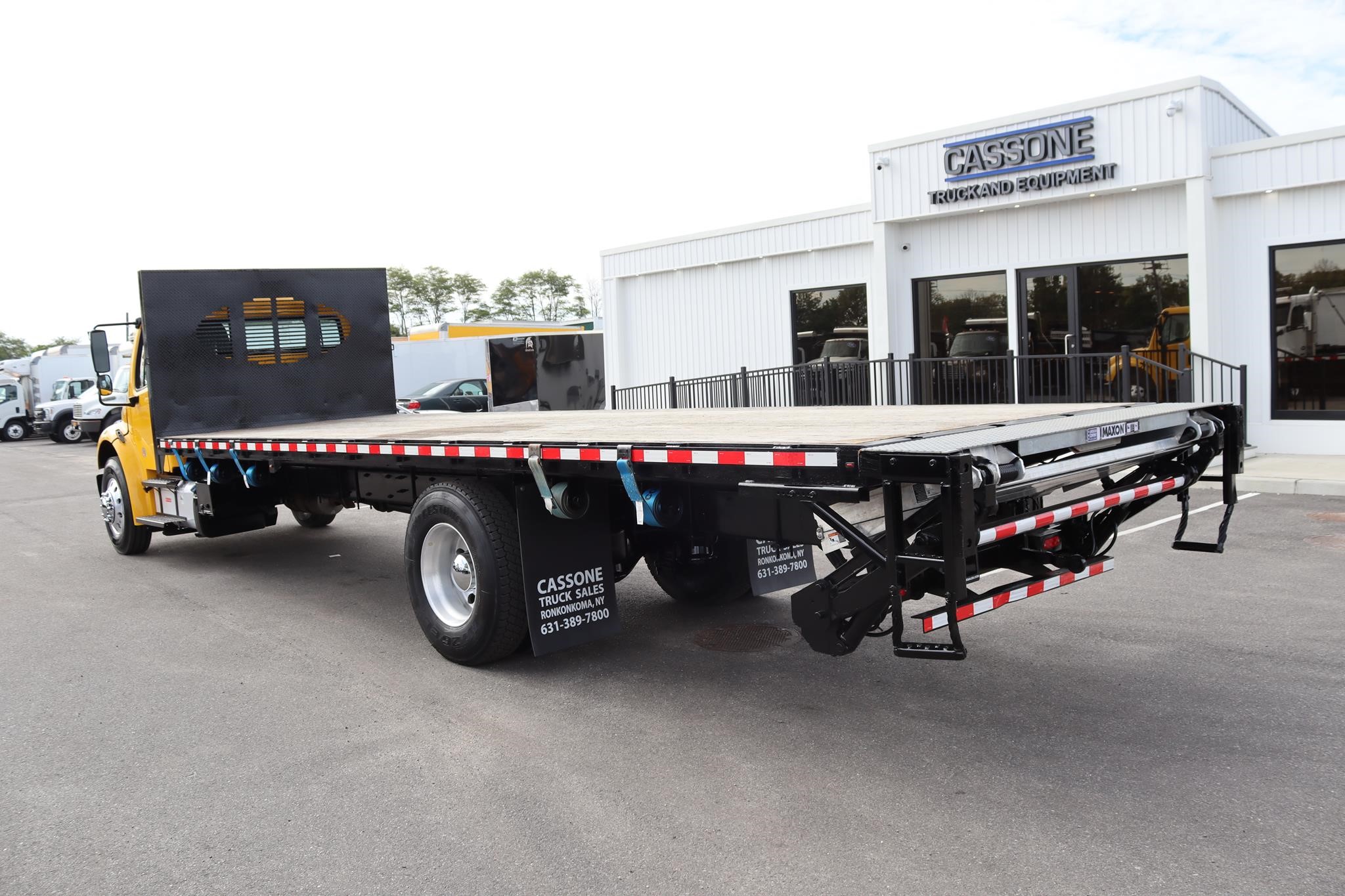 2019 FREIGHTLINER BUSINESS CLASS M2 106 - image 2 of 6