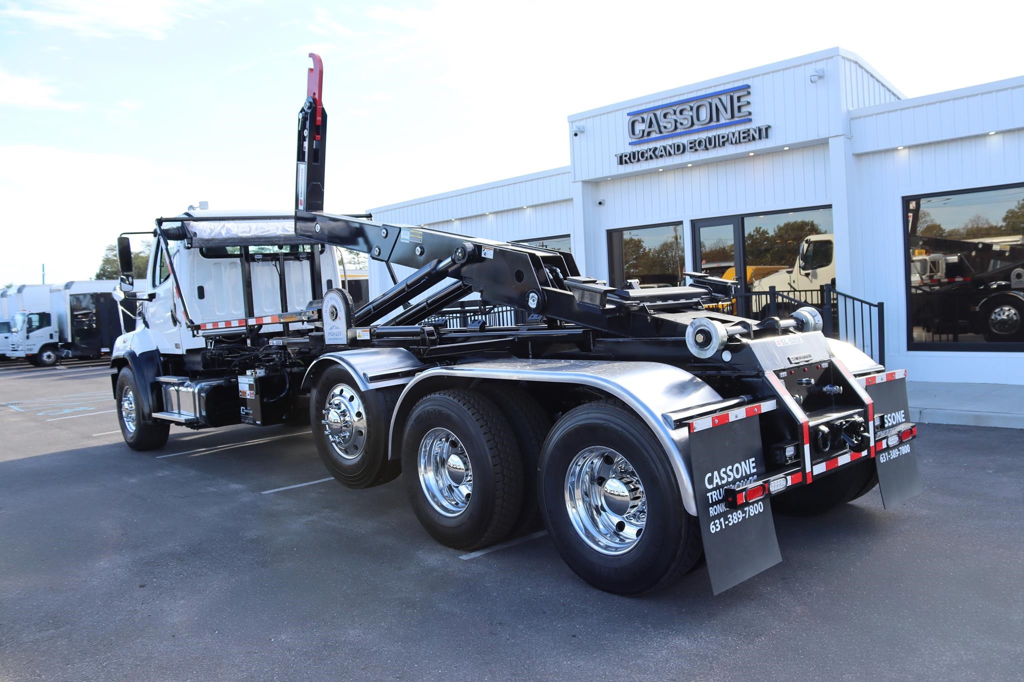 2015 FREIGHTLINER 114SD - image 2 of 6