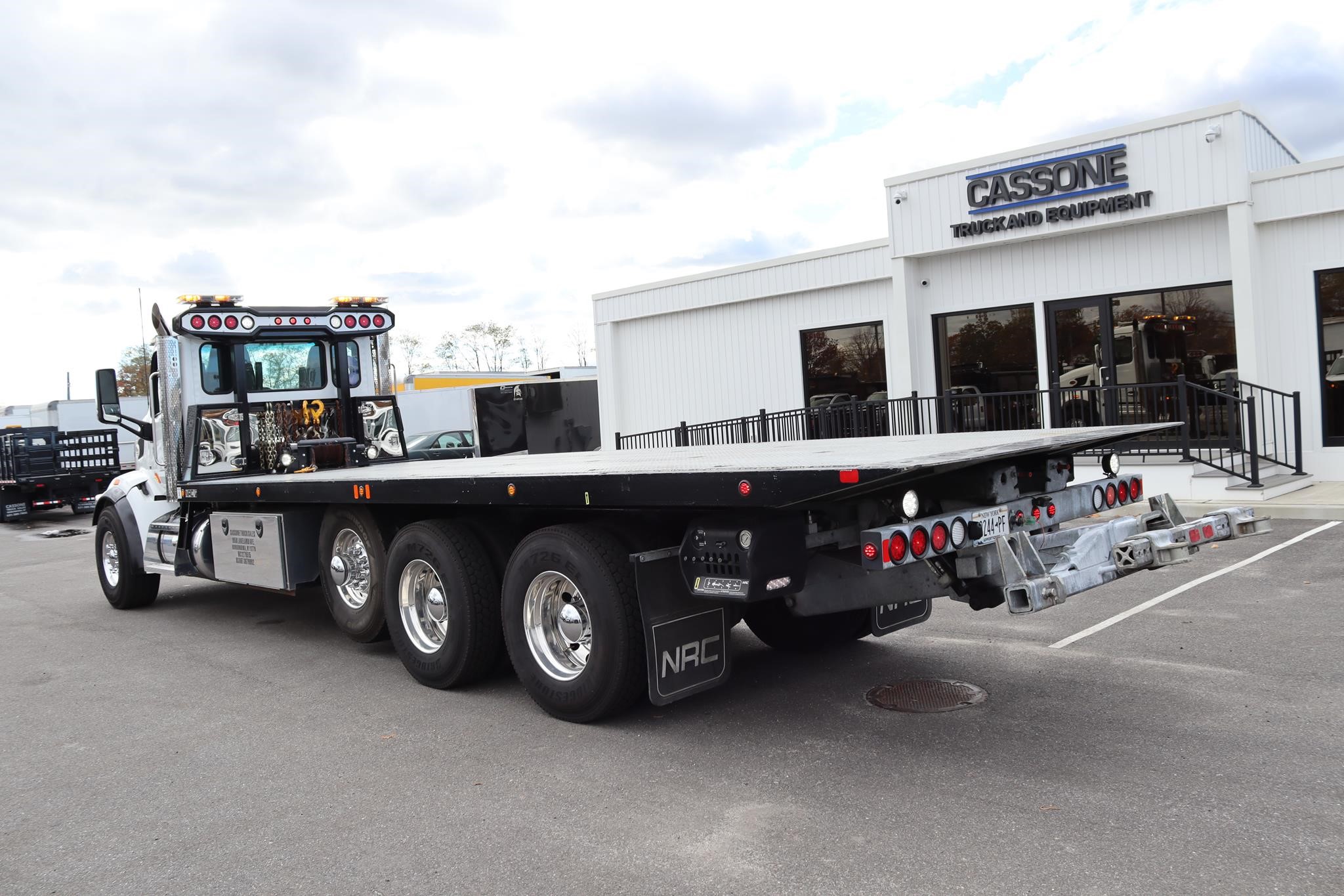 2018 PETERBILT 567 2018 PETERBILT 567 - image 2 of 6