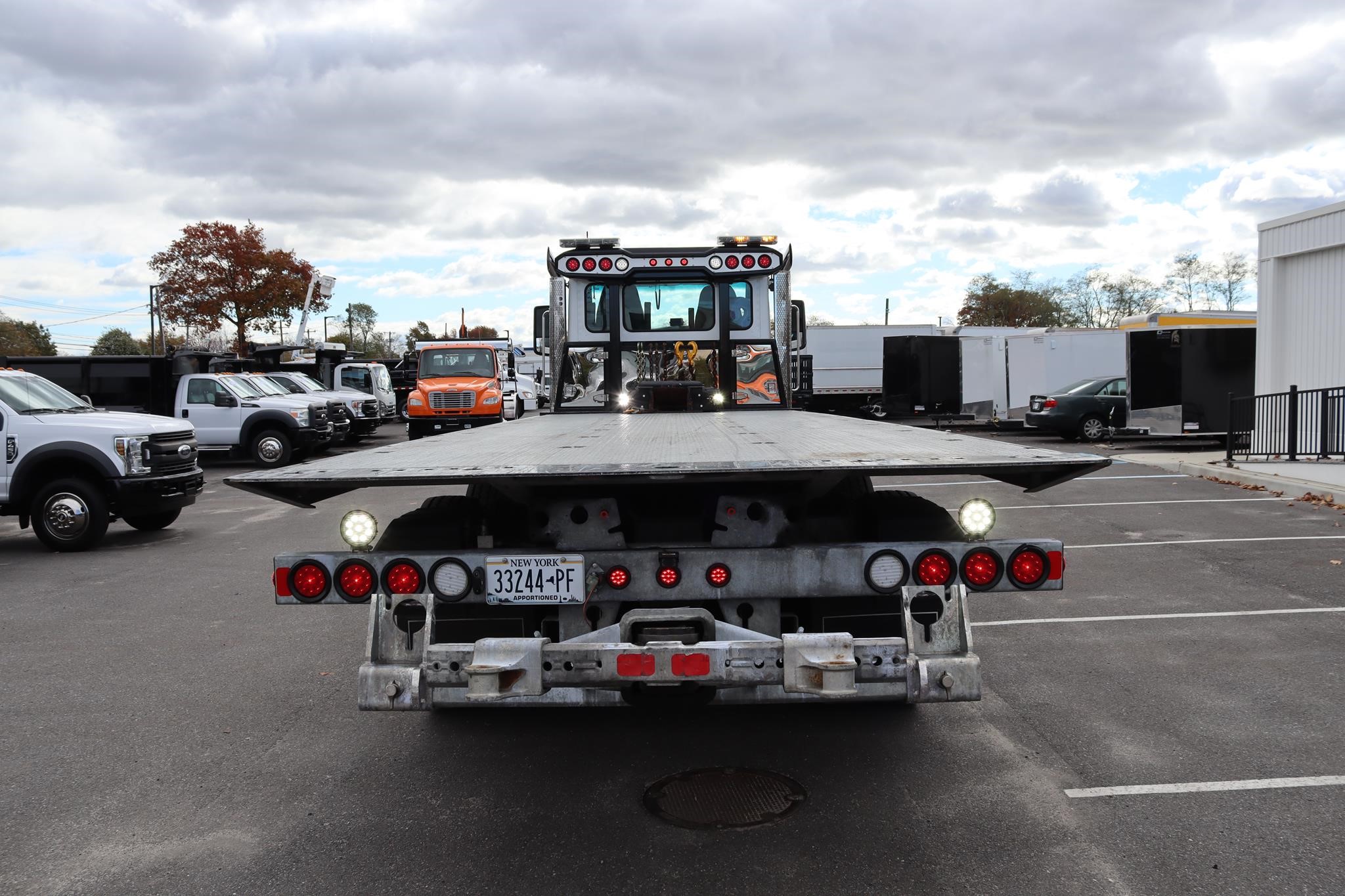 2018 PETERBILT 567 2018 PETERBILT 567 - image 3 of 6