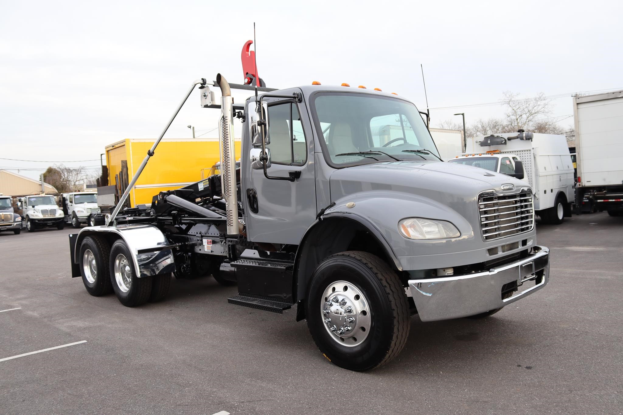 2014 FREIGHTLINER BUSINESS CLASS M2 106 2014 FREIGHTLINER BUSINESS CLASS M2 106 - image 4 of 6