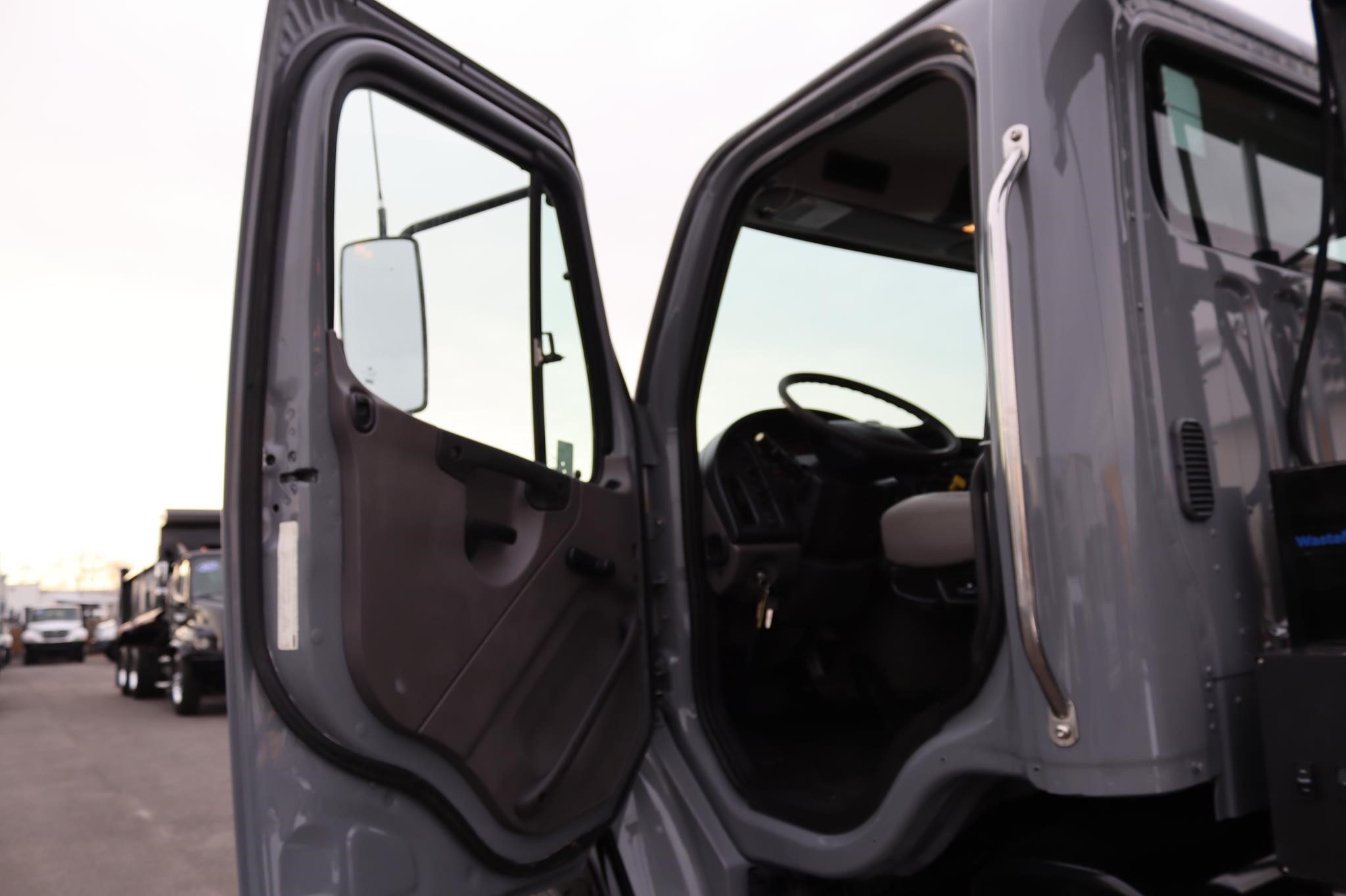 2014 FREIGHTLINER BUSINESS CLASS M2 106 10023824714 2014 FREIGHTLINER BUSINESS CLASS M2 106 10023824714