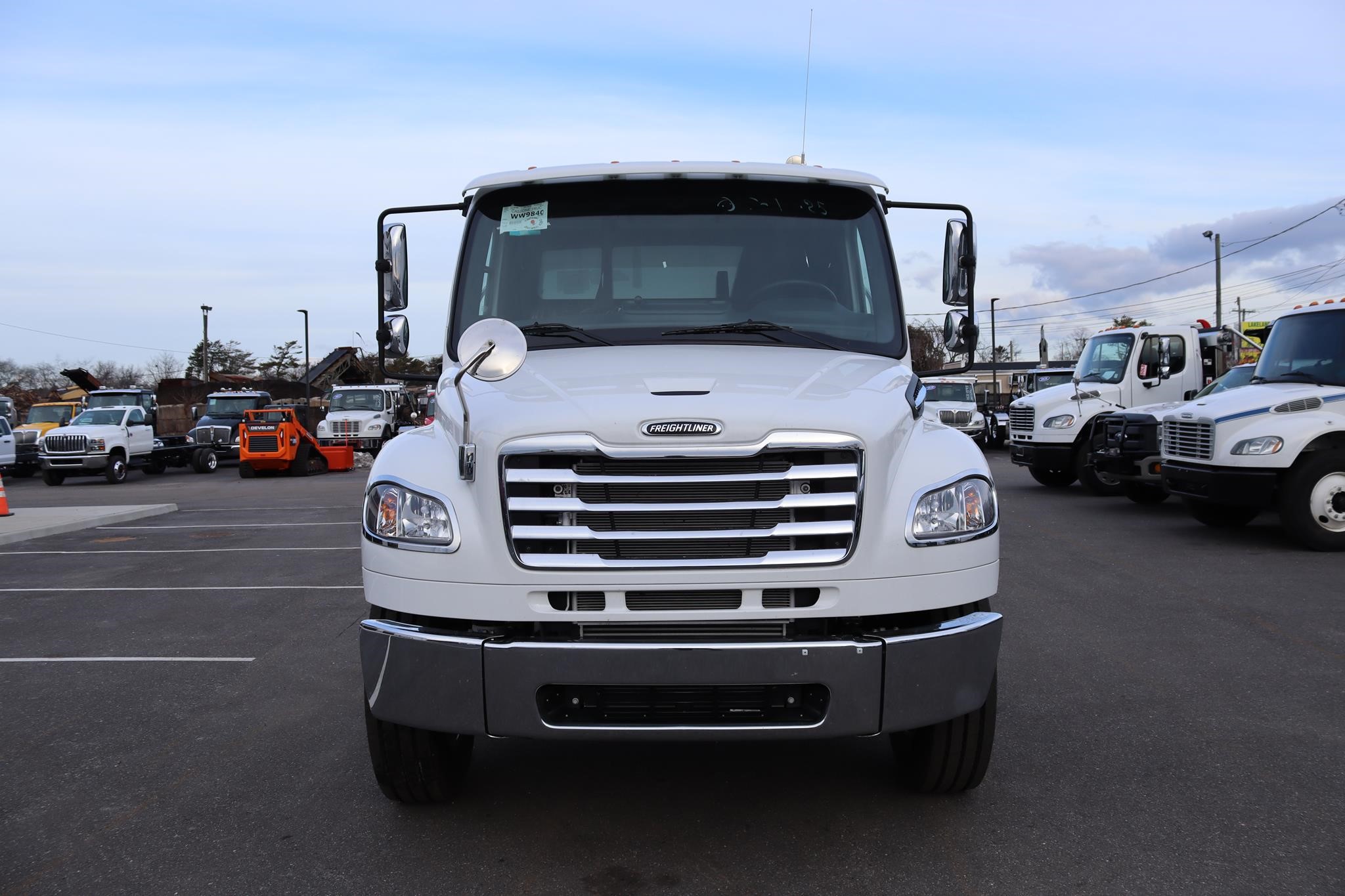 2026 FREIGHTLINER BUSINESS CLASS M2 106 2026 FREIGHTLINER BUSINESS CLASS M2 106 - image 2 of 5
