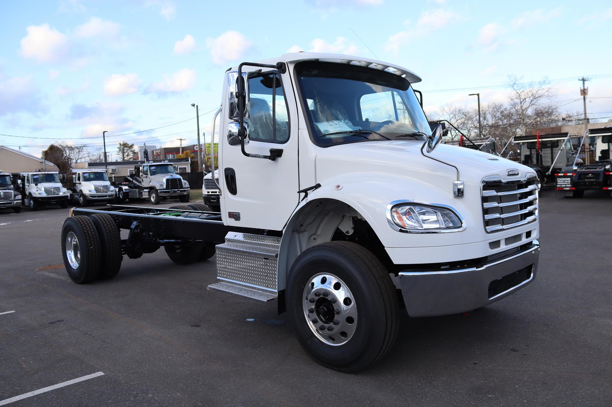 2026 FREIGHTLINER BUSINESS CLASS M2 106 2026 FREIGHTLINER BUSINESS CLASS M2 106 - image 3 of 5