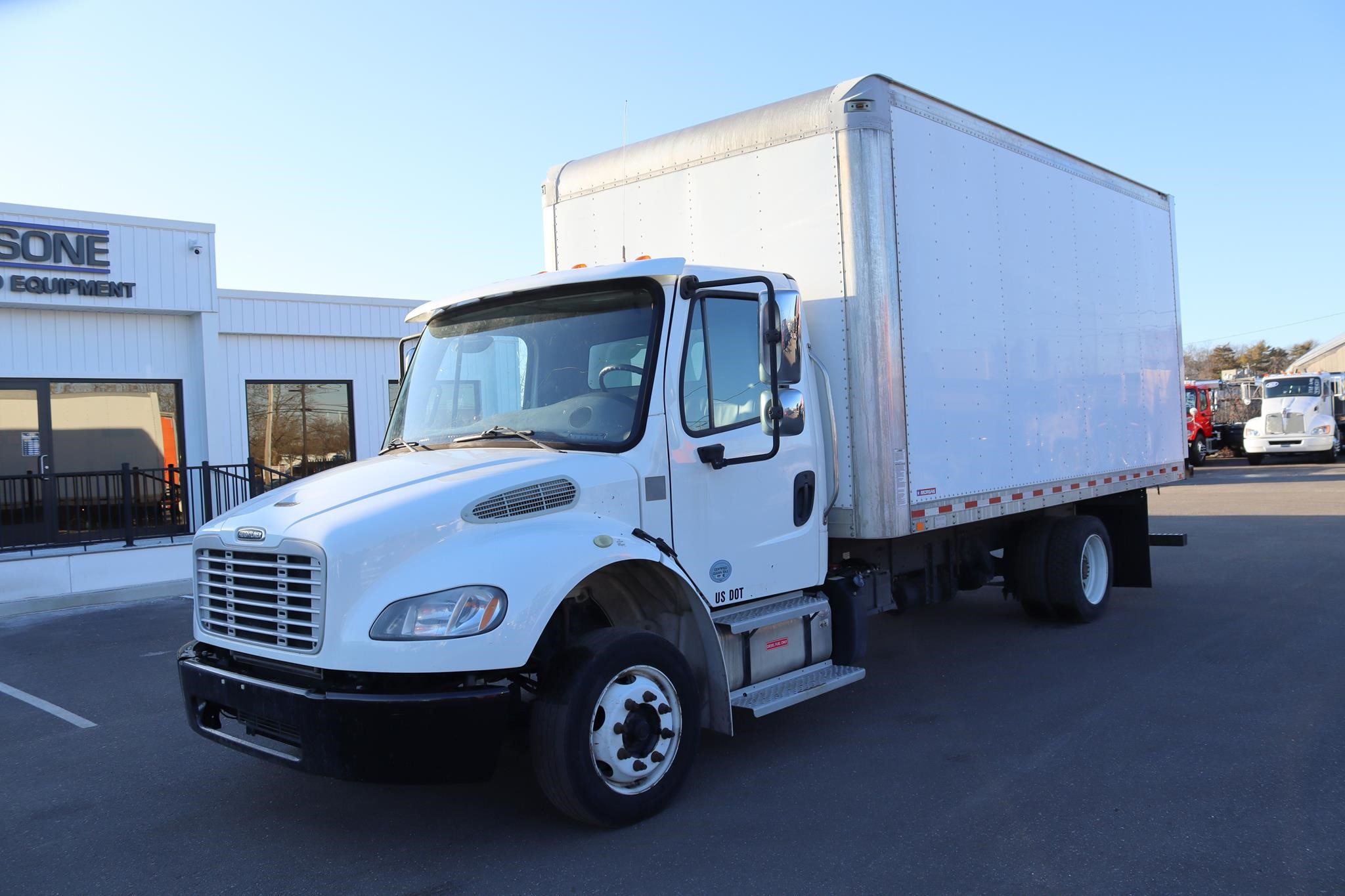 2019 FREIGHTLINER BUSINESS CLASS M2 106 2019 FREIGHTLINER BUSINESS CLASS M2 106 - image 1 of 6