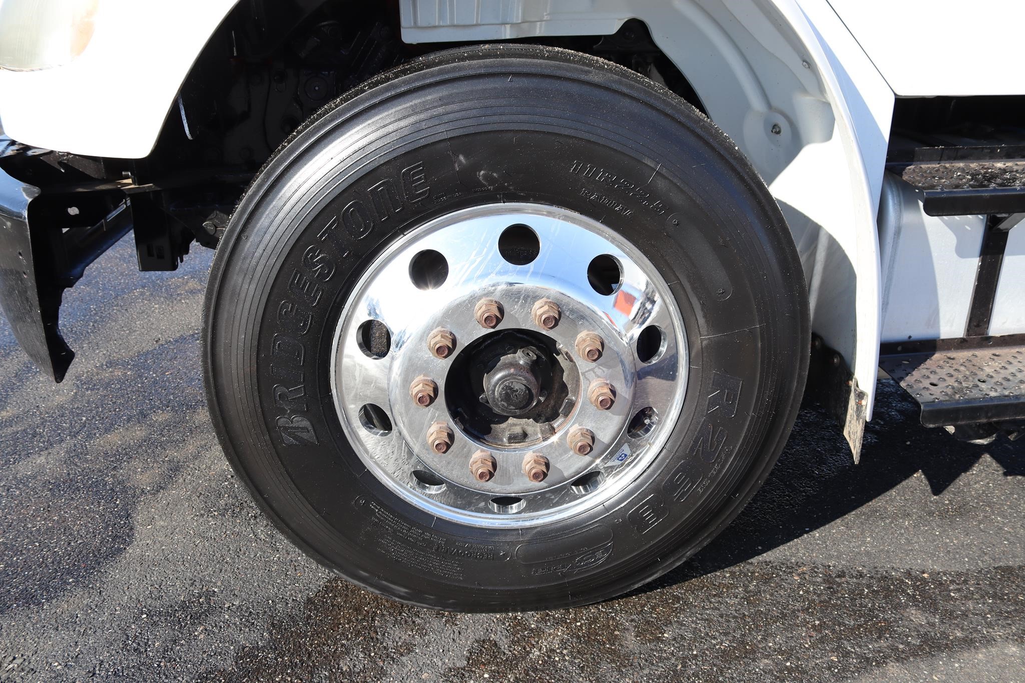 2010 FREIGHTLINER BUSINESS CLASS M2 106 2010 FREIGHTLINER BUSINESS CLASS M2 106 - image 5 of 6