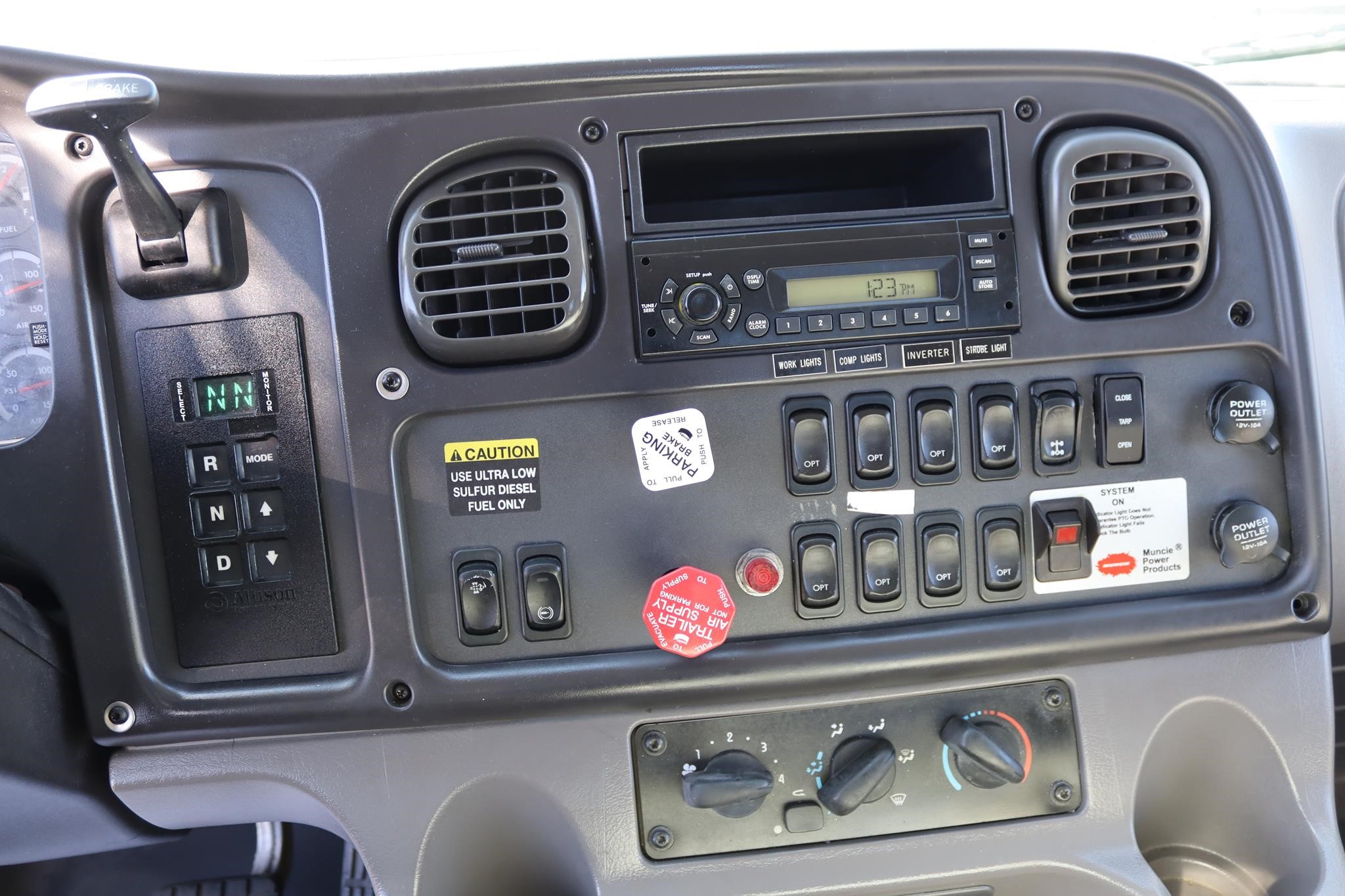 2010 FREIGHTLINER BUSINESS CLASS M2 106 11002260081 2010 FREIGHTLINER BUSINESS CLASS M2 106 11002260081