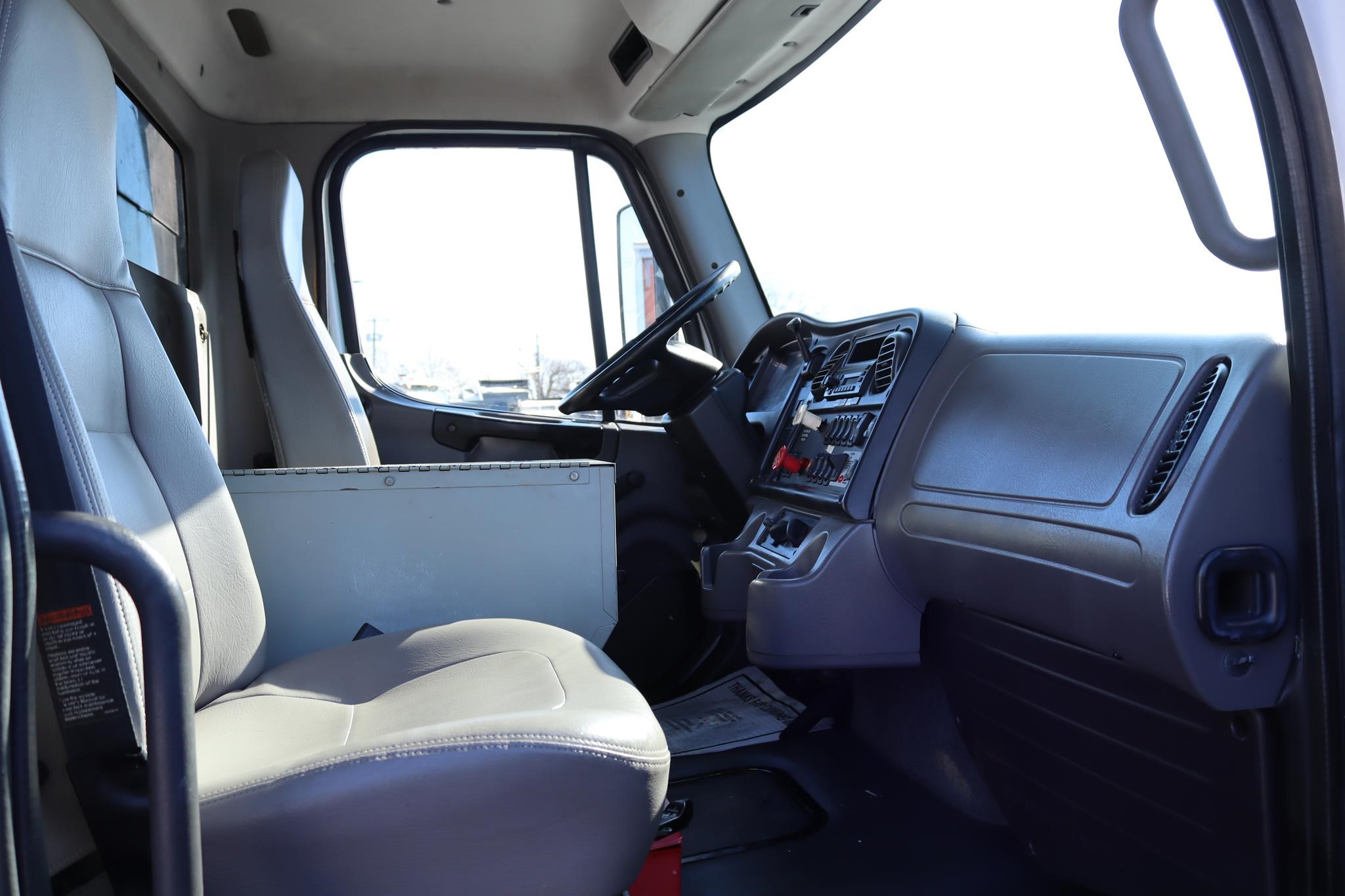 2010 FREIGHTLINER BUSINESS CLASS M2 106 11002260581 2010 FREIGHTLINER BUSINESS CLASS M2 106 11002260581