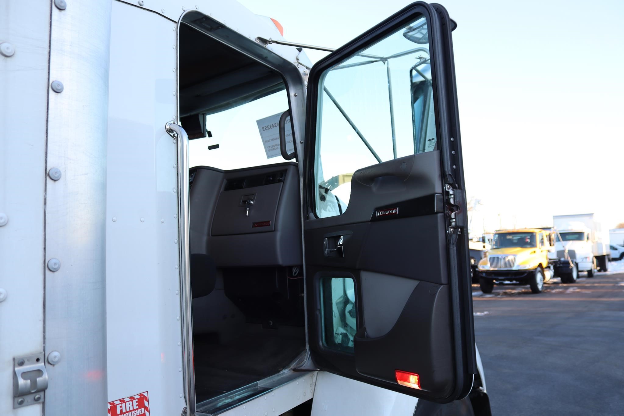 2019 KENWORTH T370 11002915043 2019 KENWORTH T370 11002915043