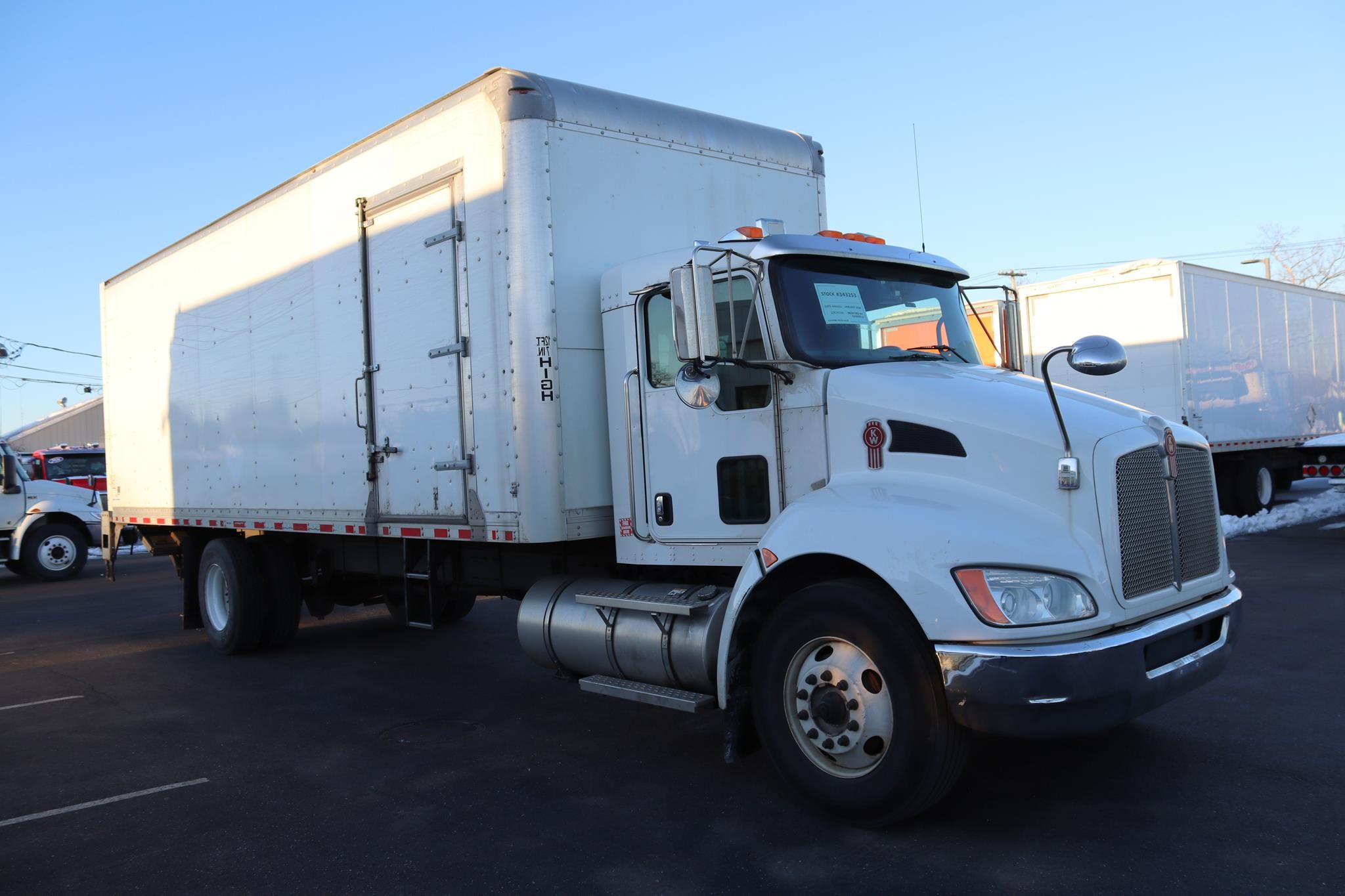2019 KENWORTH T370 2019 KENWORTH T370 - image 5 of 6