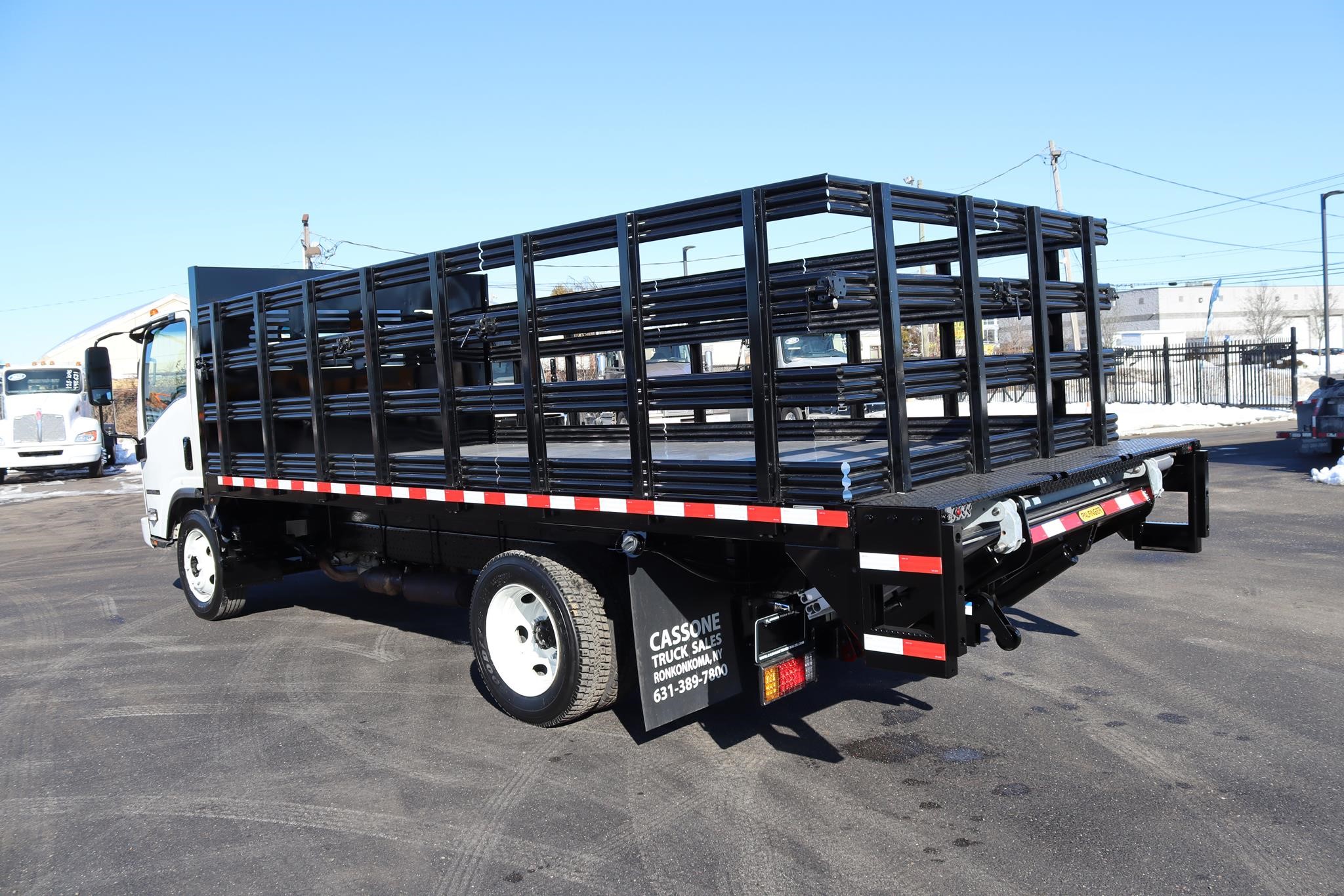 2019 ISUZU NPR HD - image 2 of 6