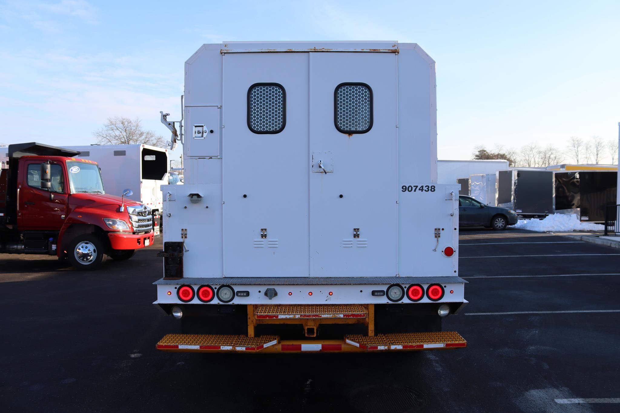 2015 FORD F550 XL - image 3 of 6