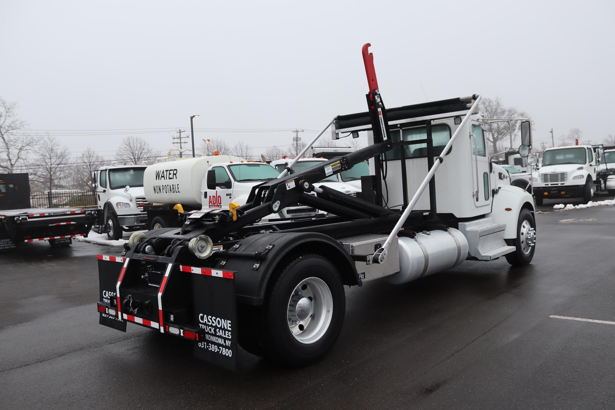 2019 PETERBILT 337 2019 PETERBILT 337 - image 4 of 6