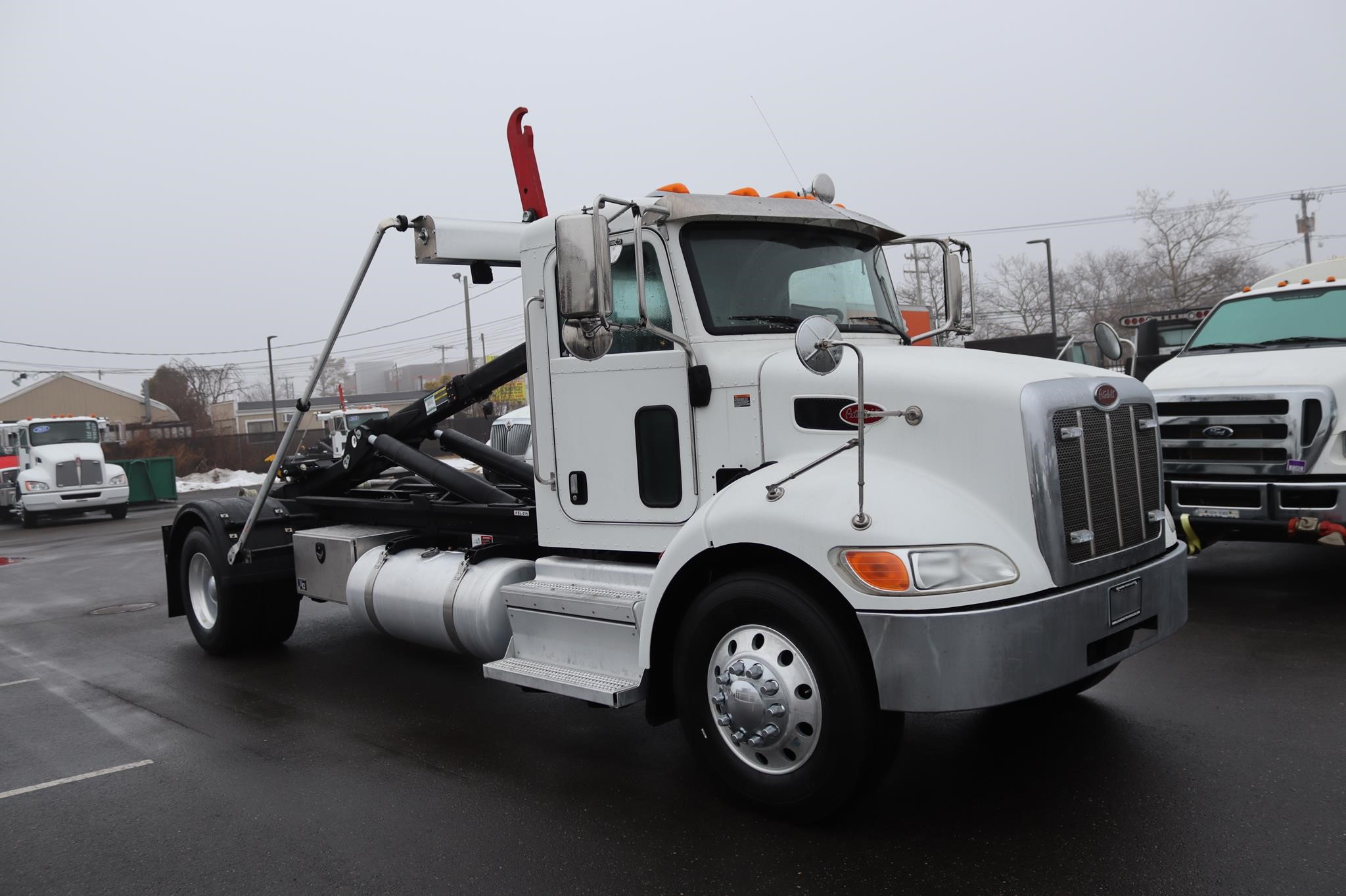 2019 PETERBILT 337 2019 PETERBILT 337 - image 5 of 6