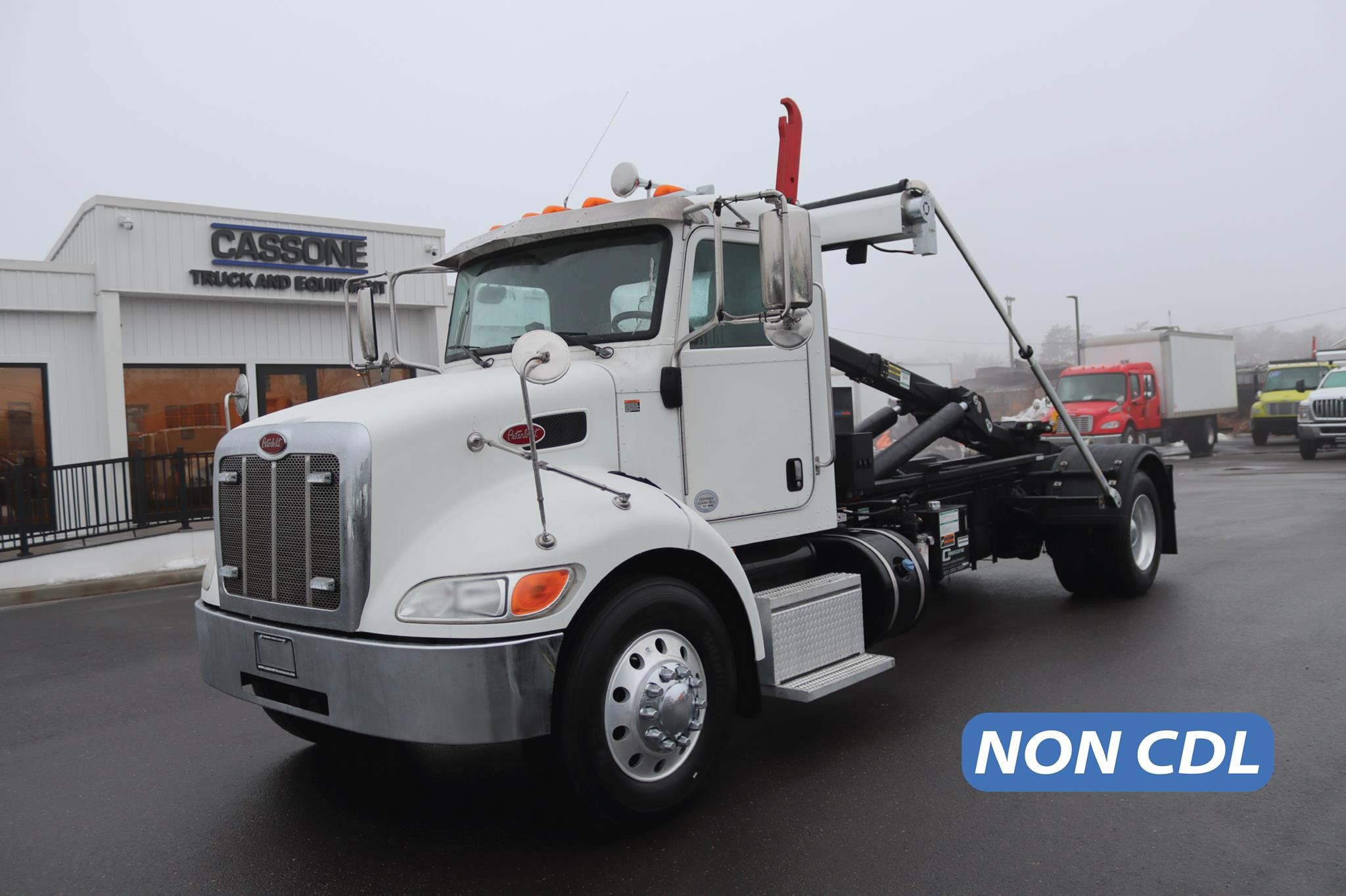 2019 PETERBILT 337 2019 PETERBILT 337 - image 1 of 6