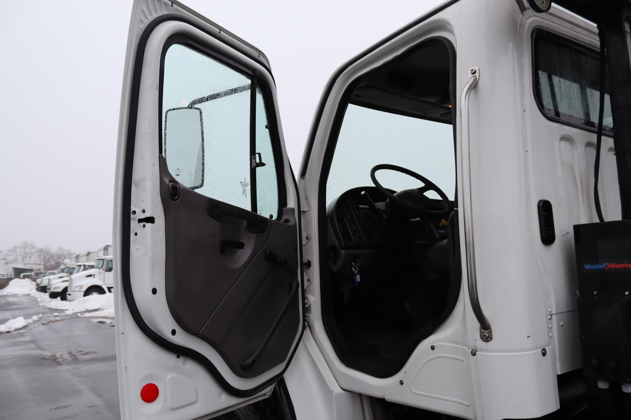 2008 FREIGHTLINER BUSINESS CLASS M2 106 11005755602 2008 FREIGHTLINER BUSINESS CLASS M2 106 11005755602